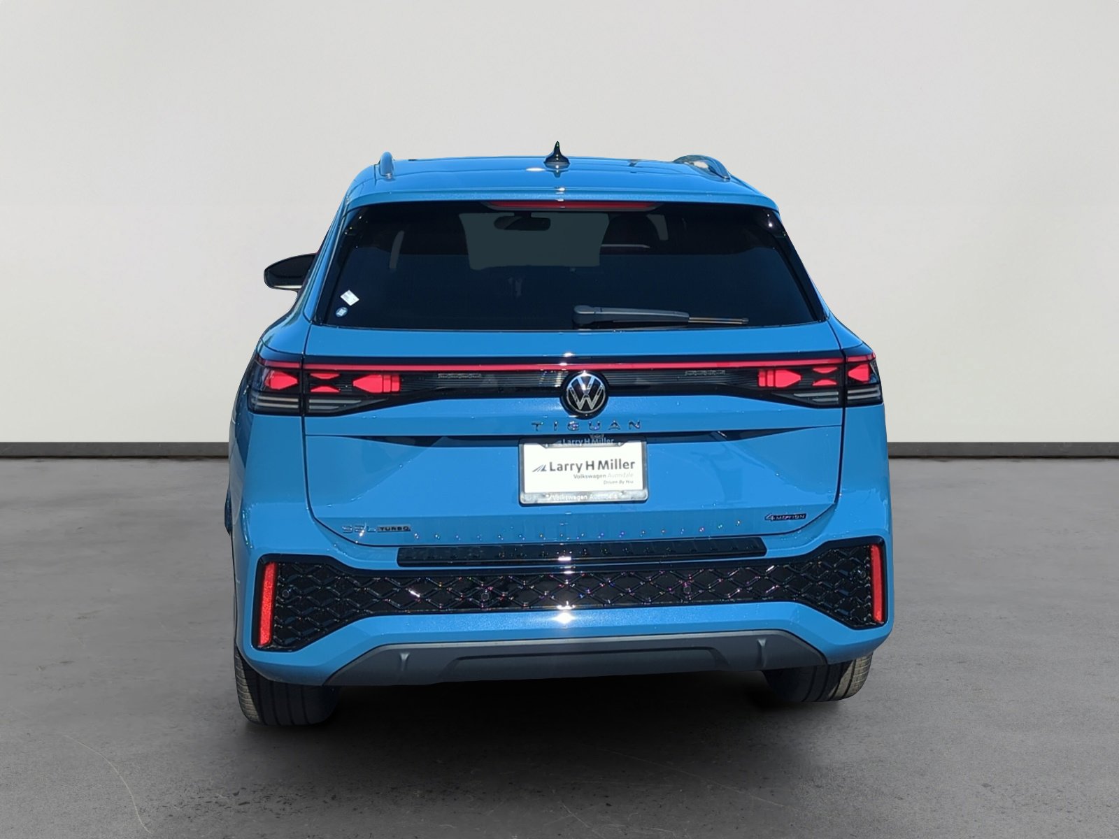 2026 Volkswagen Tiguan SEL R-Line photo 4