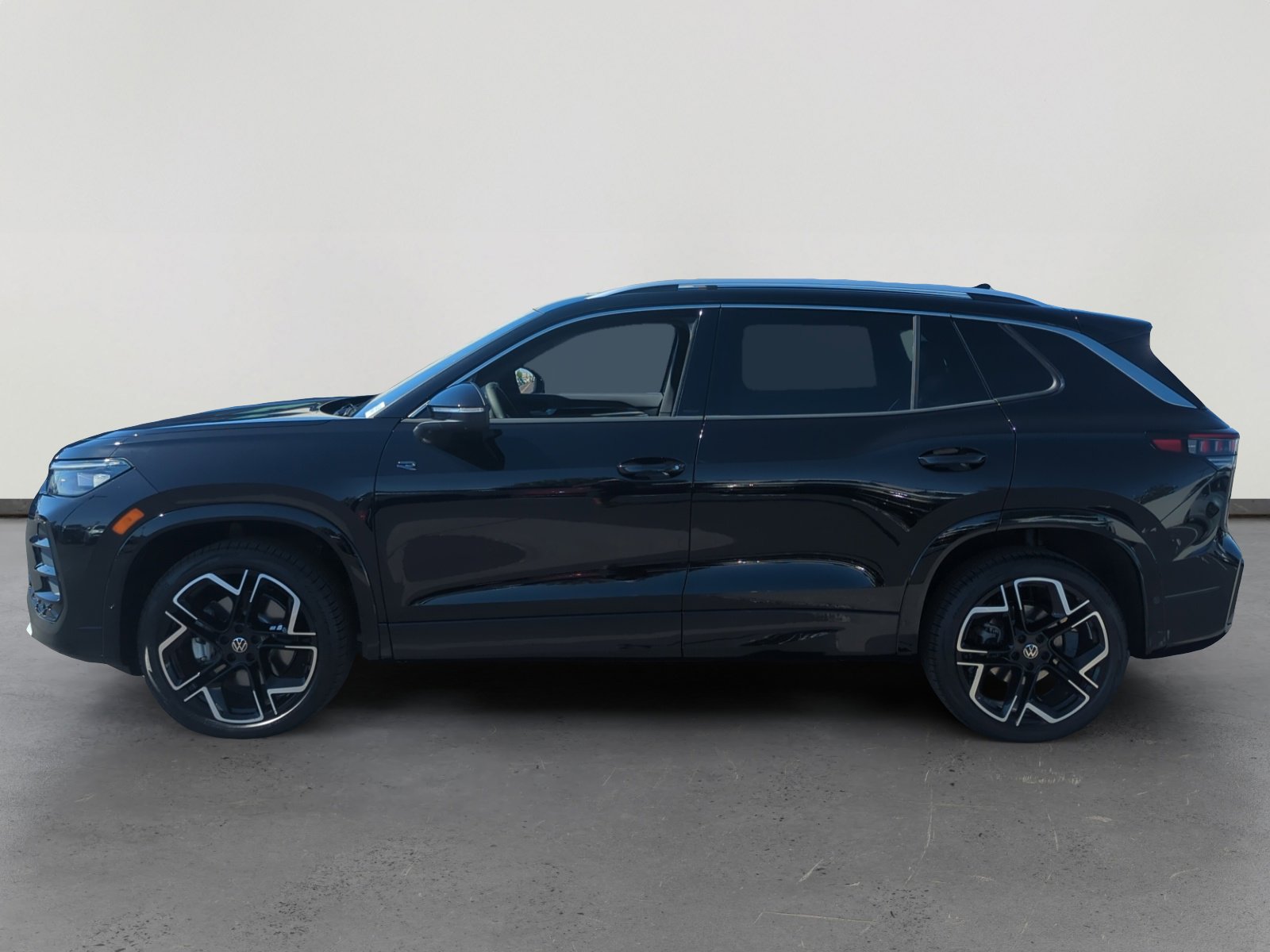 2025 Volkswagen Tiguan SEL R-Line Black photo 2