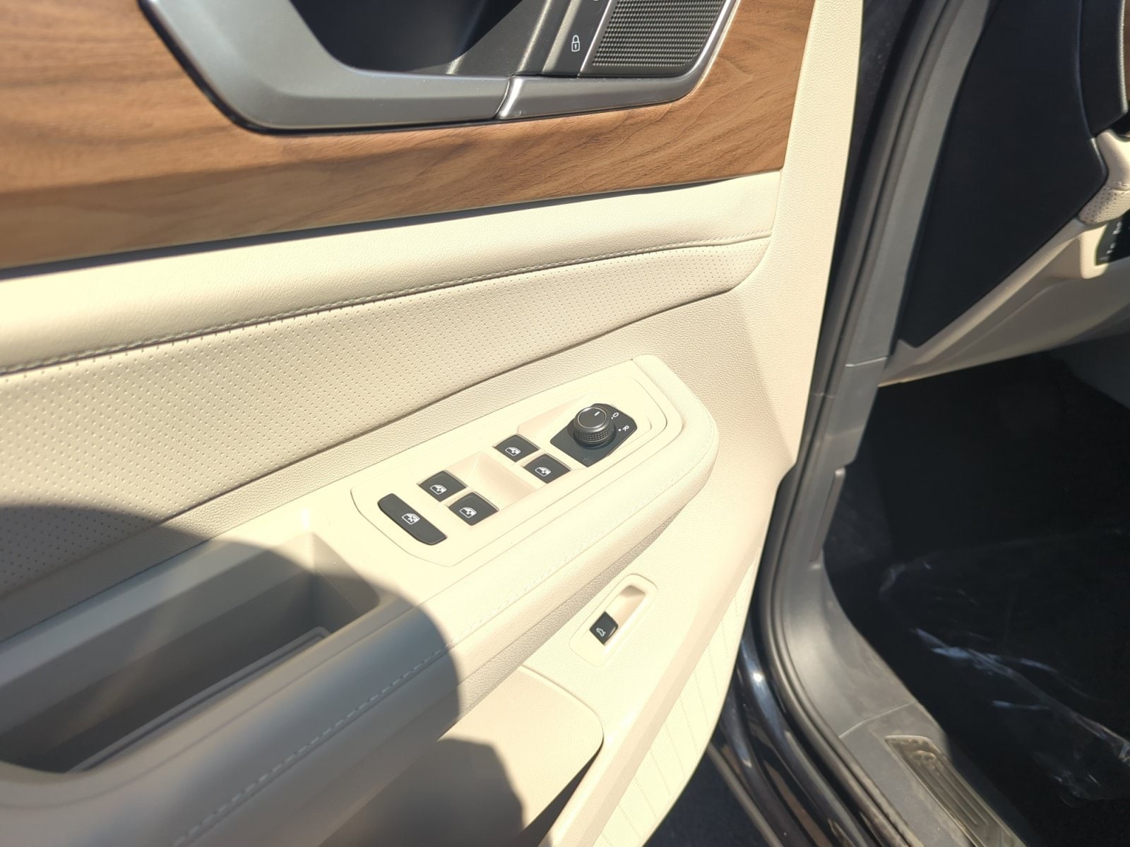 2026 Volkswagen Atlas SE w/Tech - Photo 13