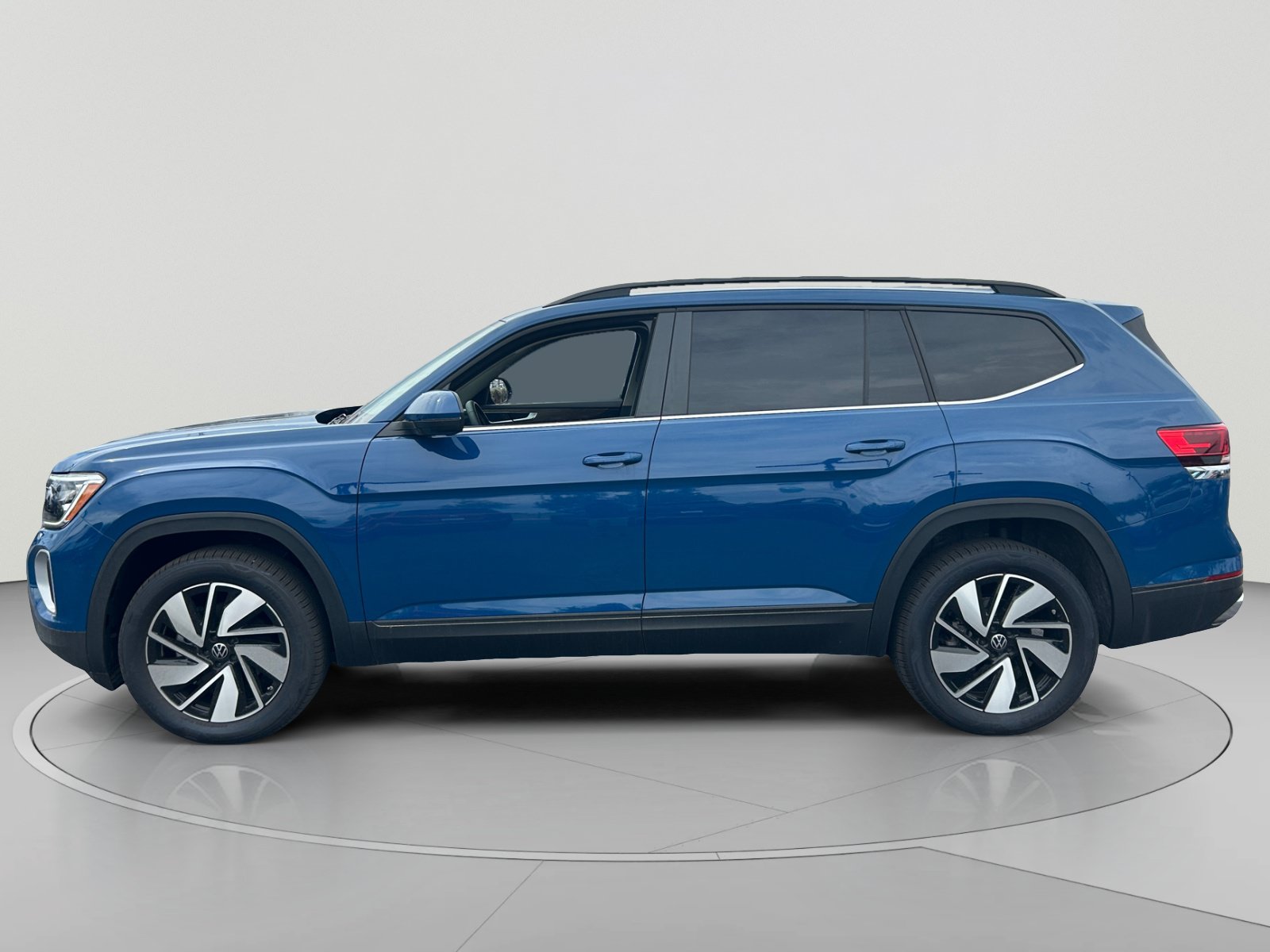 2026 Volkswagen Atlas SE w/Tech - Photo 2