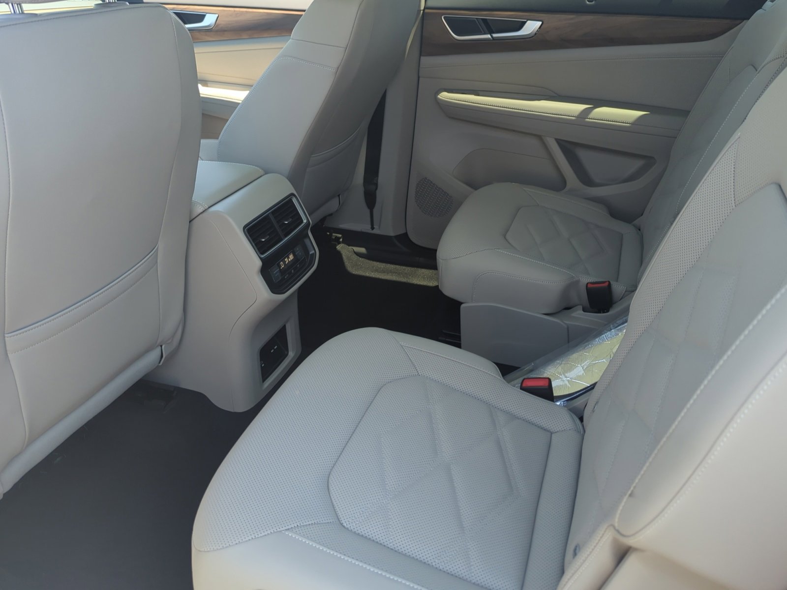 2026 Volkswagen Atlas SE w/Tech - Photo 17