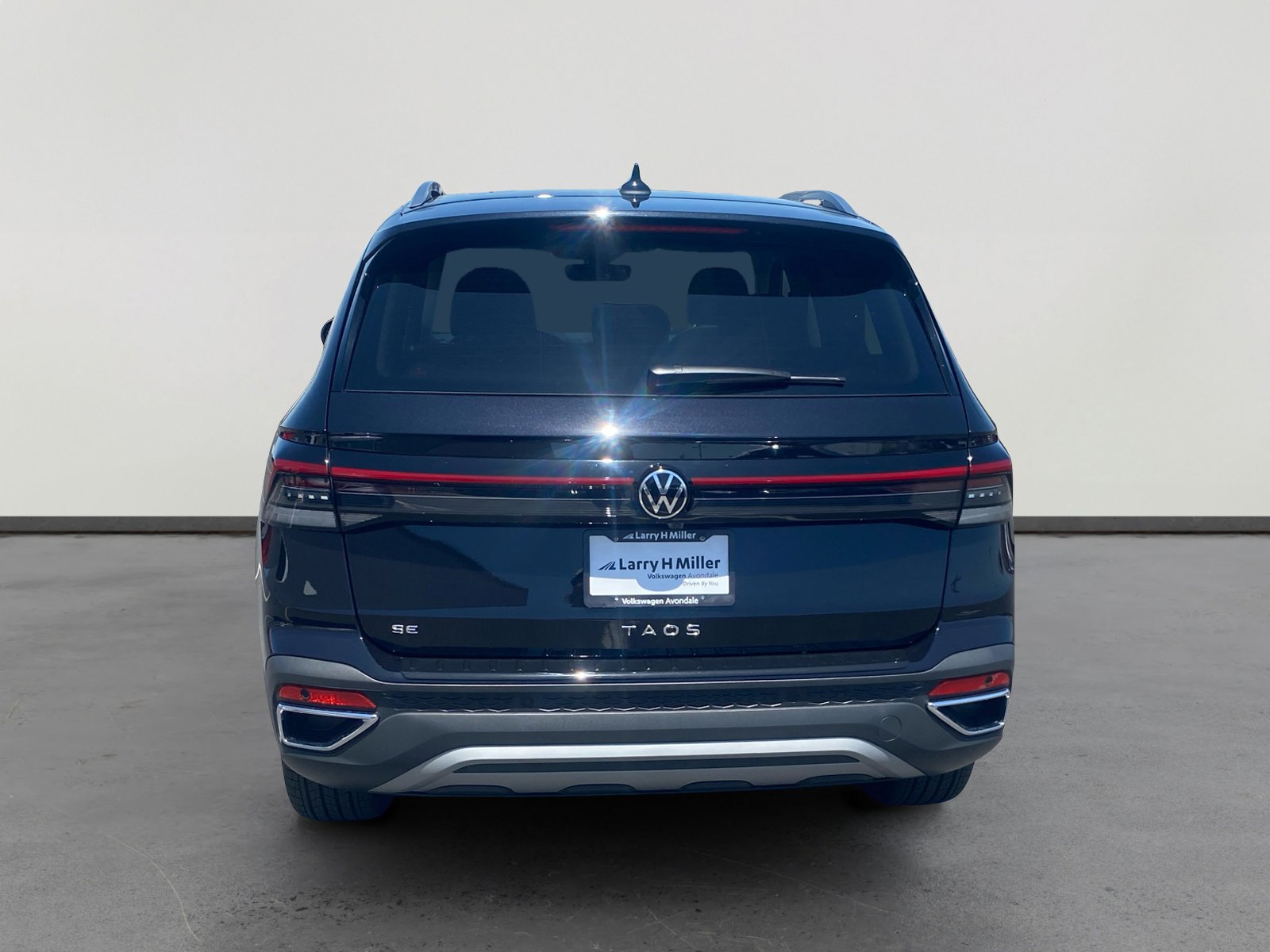 2025 Volkswagen Taos SE photo 4