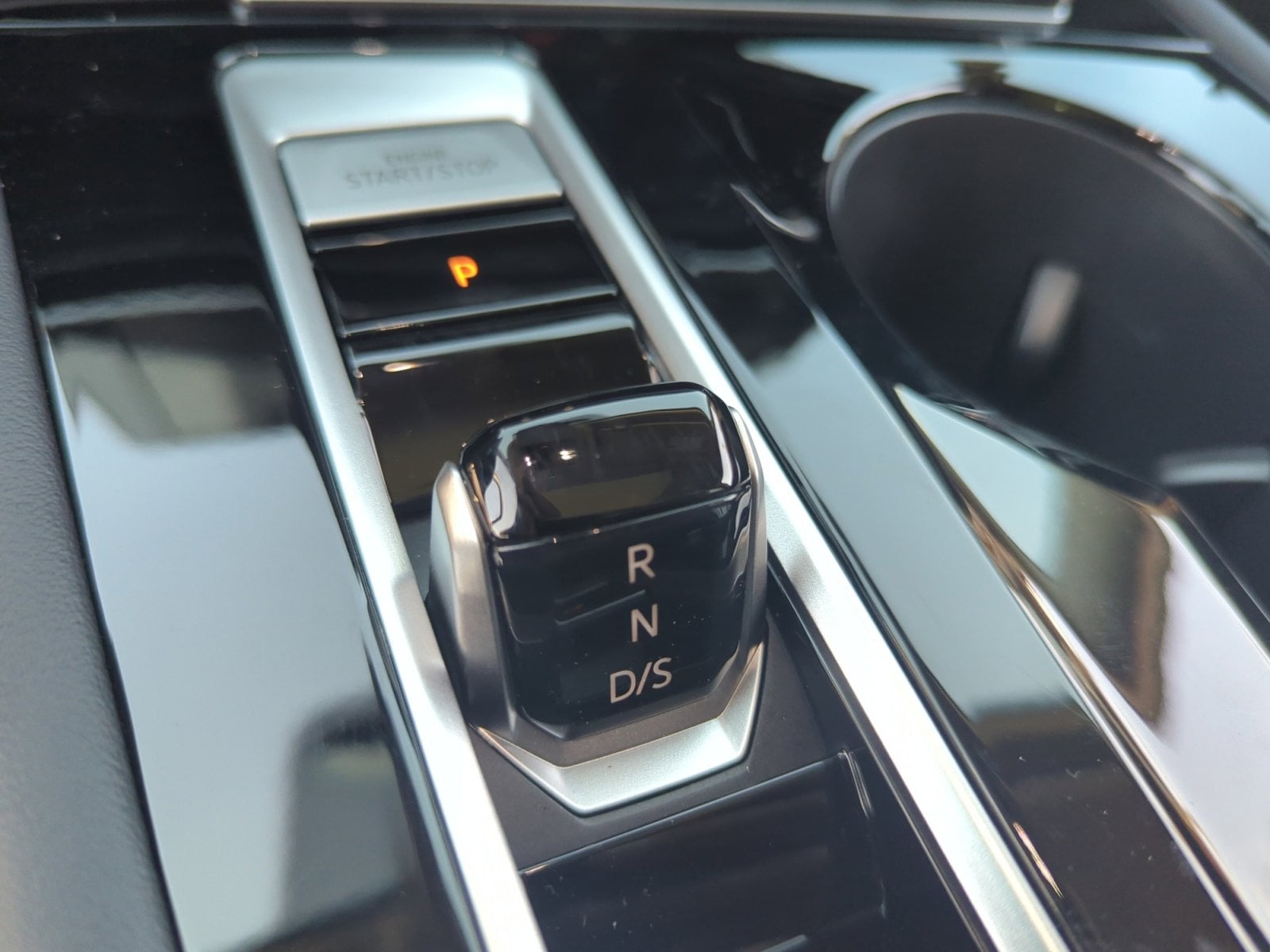 2026 Volkswagen Atlas SE w/Tech - Photo 15