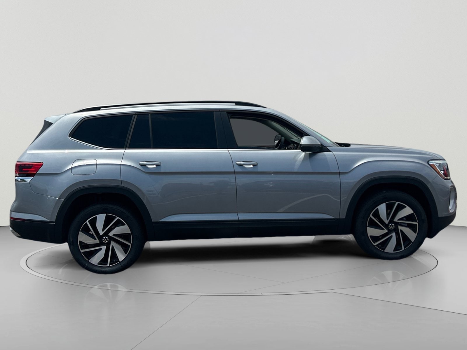 2026 Volkswagen Atlas SE w/Tech - Photo 6