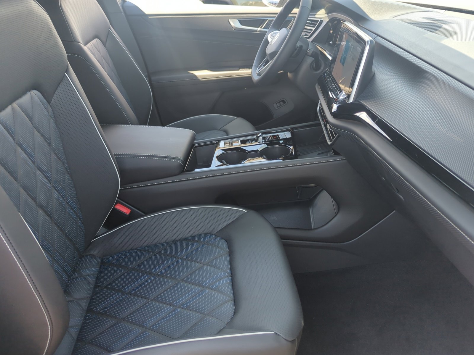 2026 Volkswagen Atlas Cross Sport SEL Premium R-LINE - Photo 18