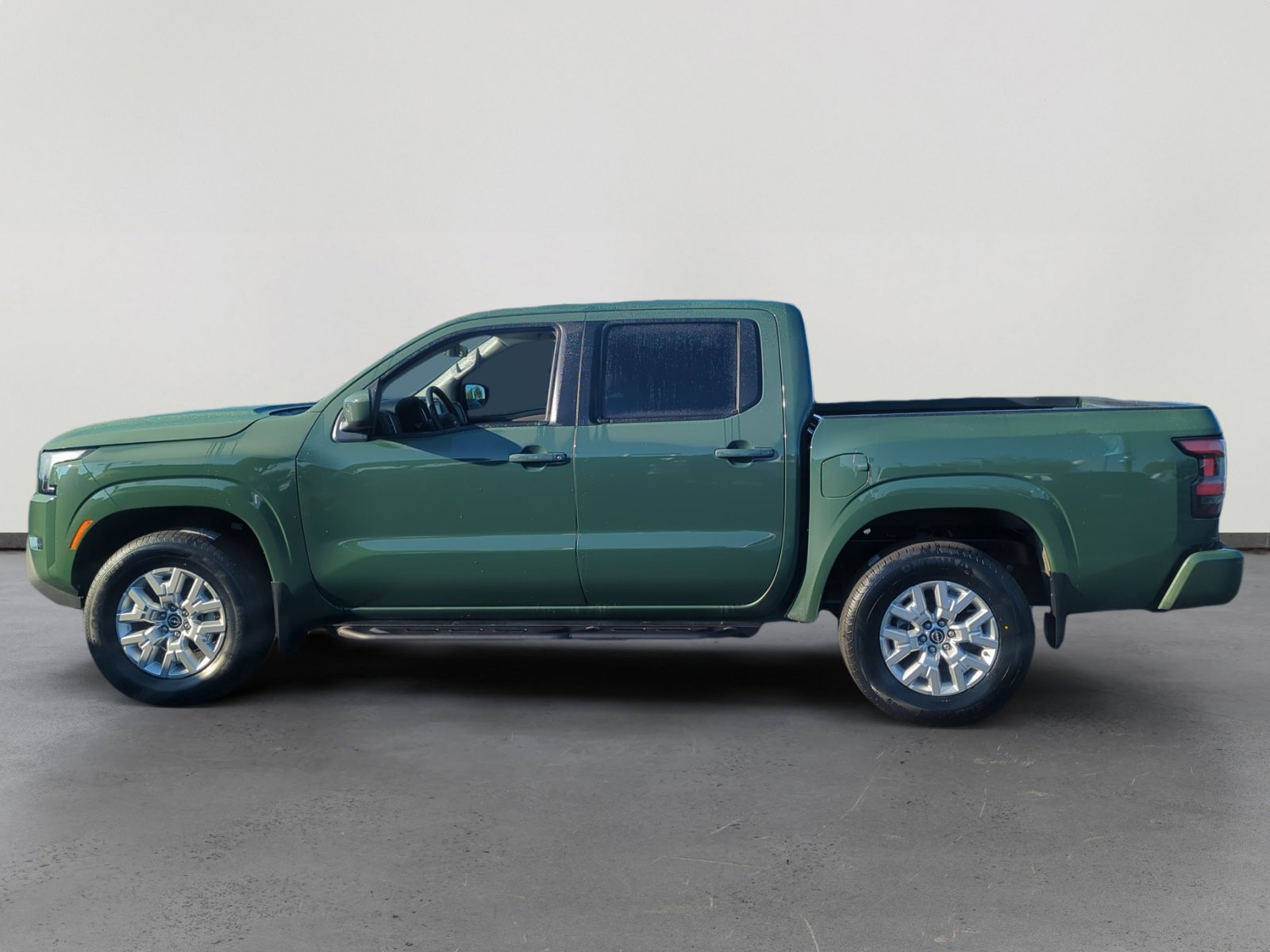 2022 Nissan Frontier SV photo 2