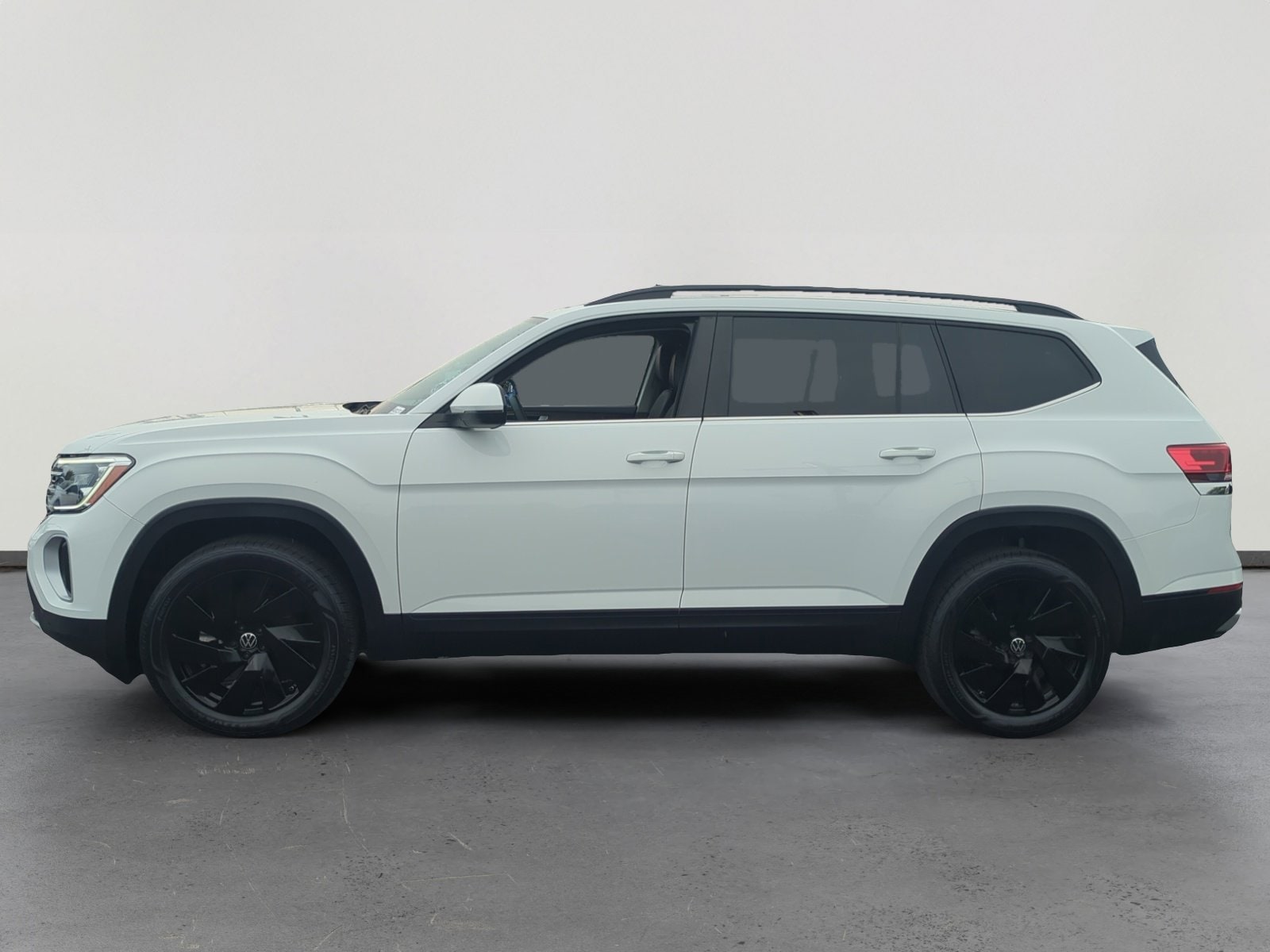 2024 Volkswagen Atlas SE Technology photo 2