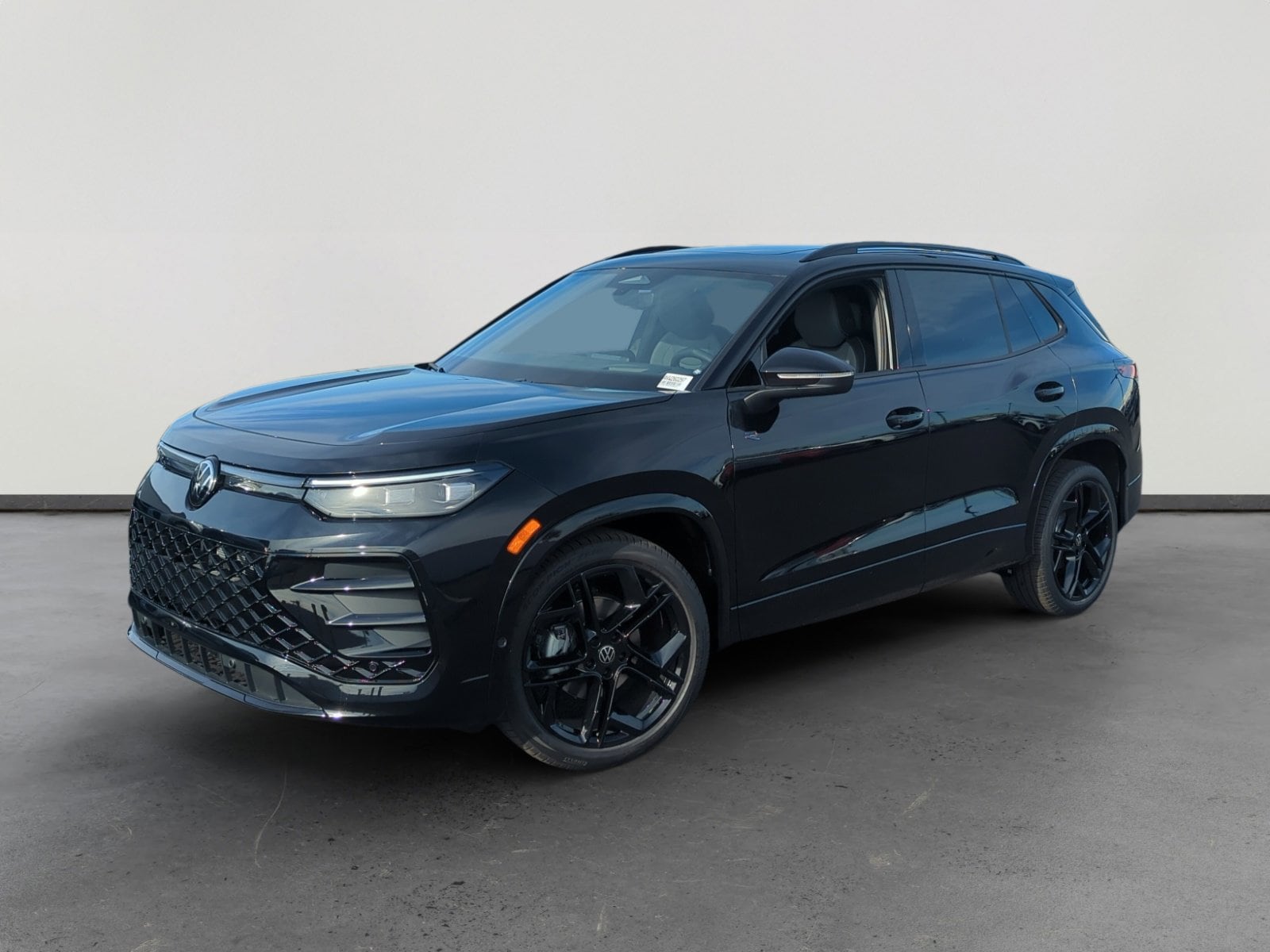 2026 Volkswagen Tiguan SE R-LINE BLACK's photo