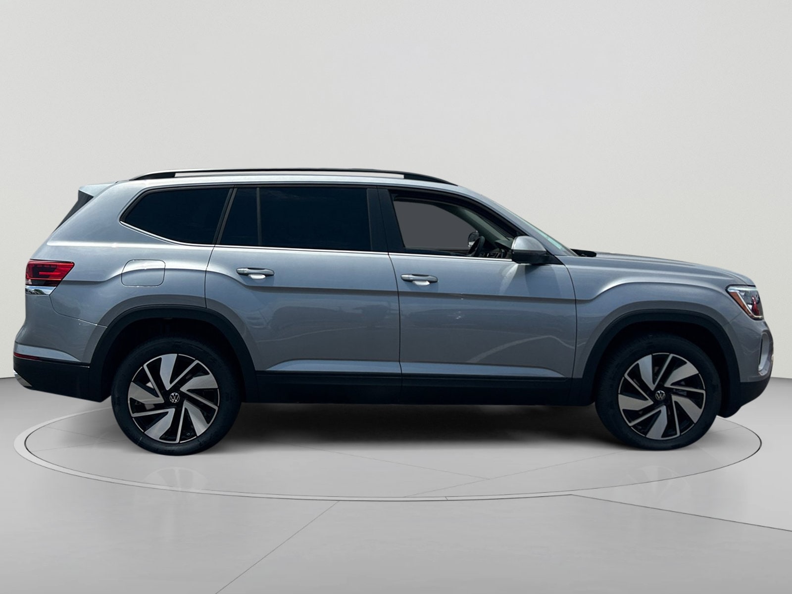 2026 Volkswagen Atlas SE w/Tech - Photo 6