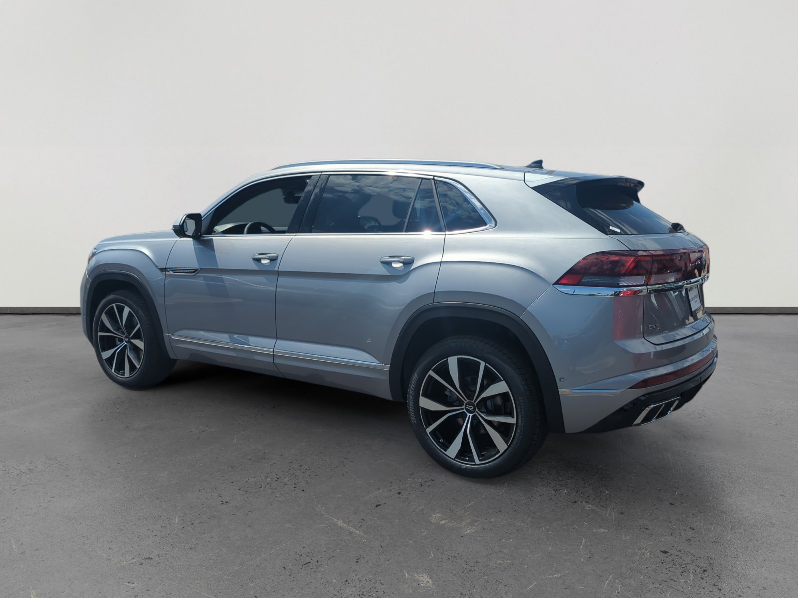 2026 Volkswagen Atlas Cross Sport SEL Premium R-Line photo 3