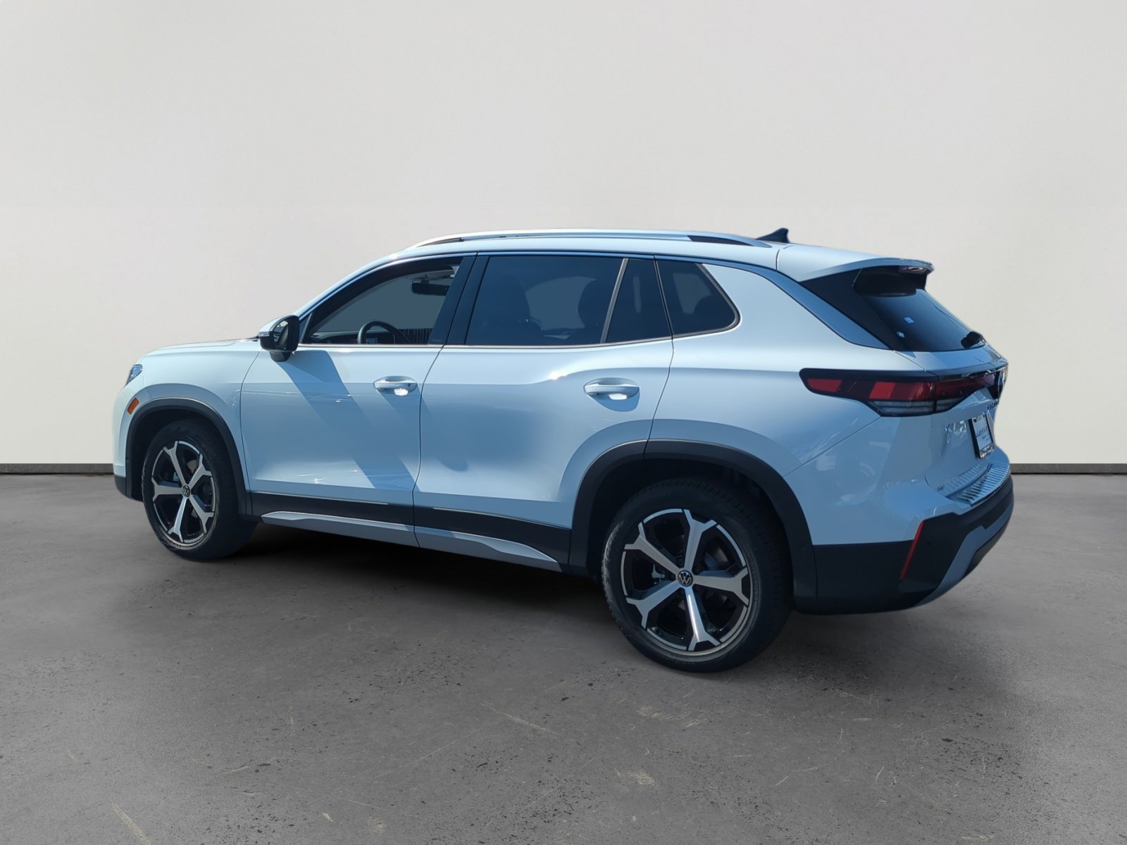 2026 Volkswagen Tiguan SE photo 3