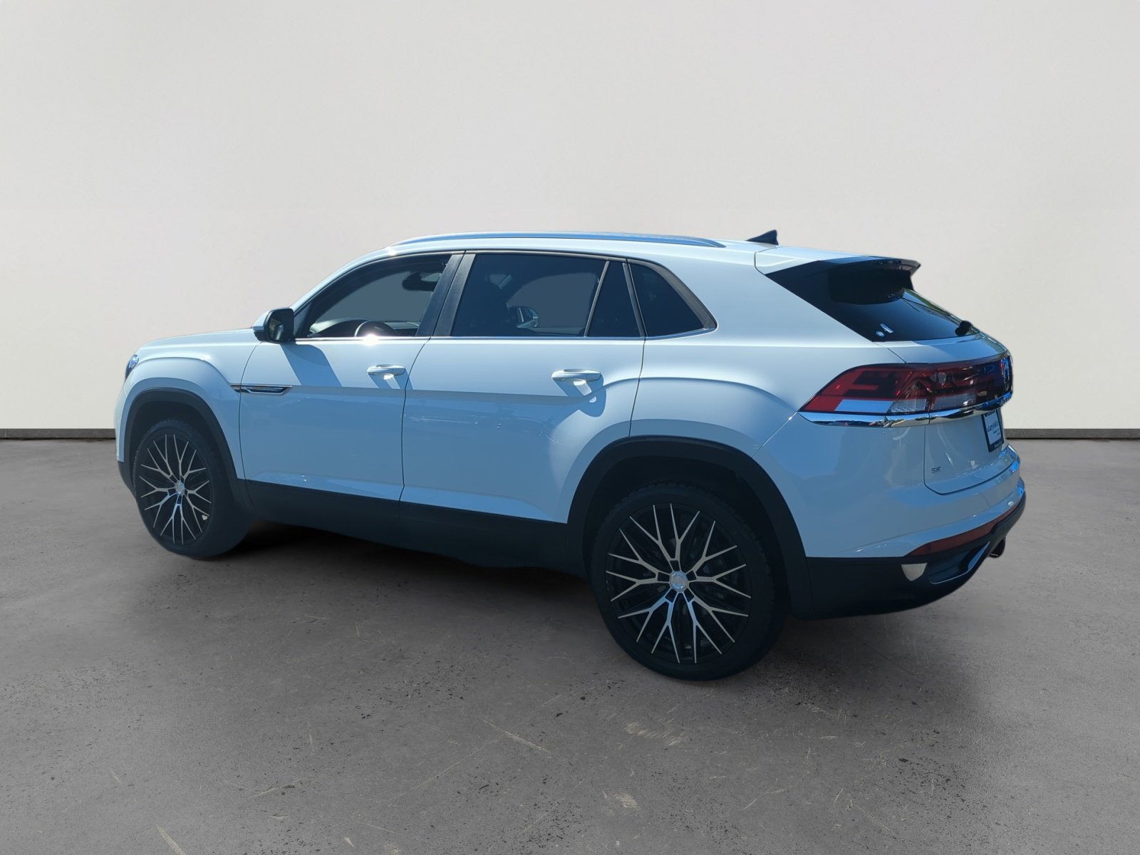 2025 Volkswagen Atlas Cross Sport SE Technology photo 3