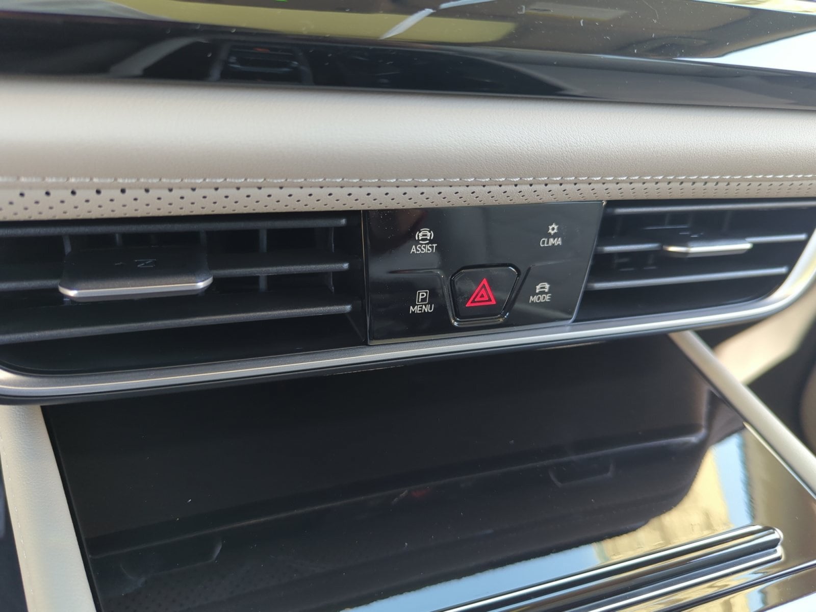 2026 Volkswagen Atlas SE w/Tech - Photo 12