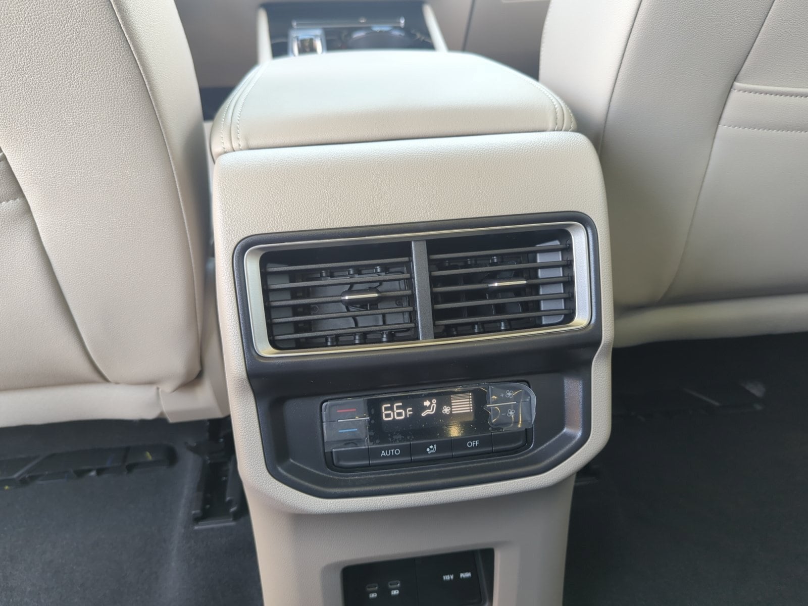 2026 Volkswagen Atlas SE w/Tech - Photo 30
