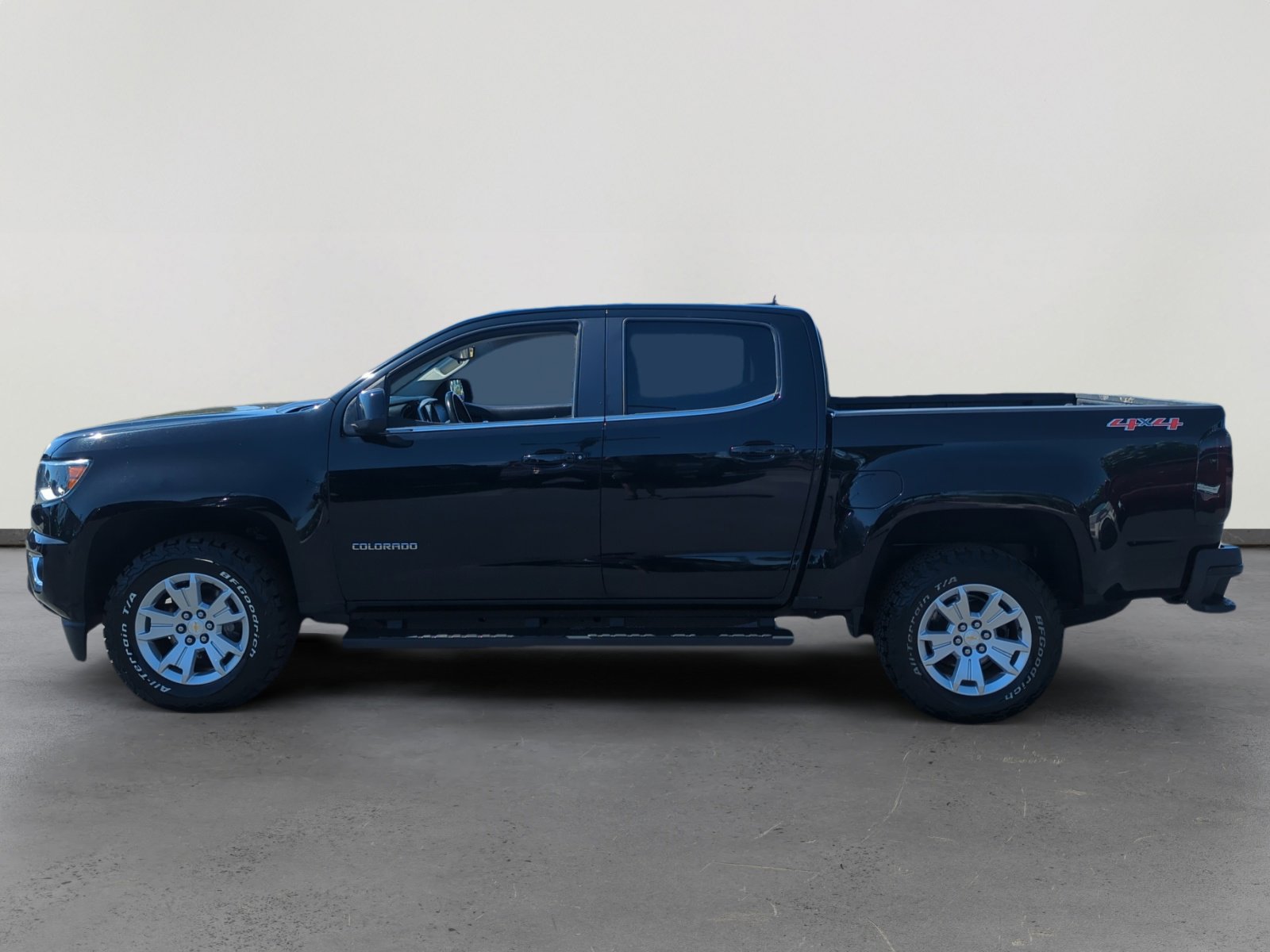 2018 Chevrolet Colorado LT photo 2