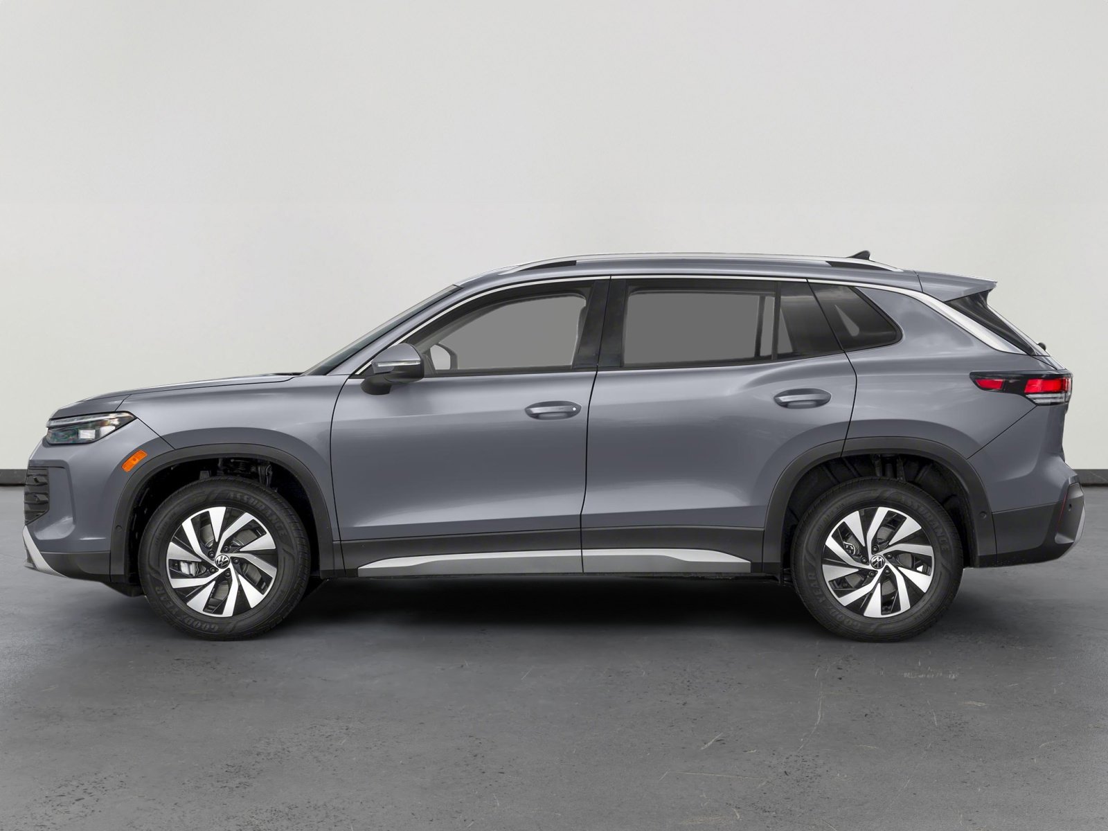 2025 Volkswagen Tiguan S photo 3