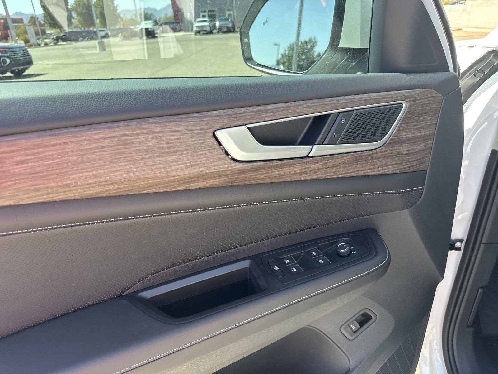 2025 Volkswagen Atlas SEL - Photo 14