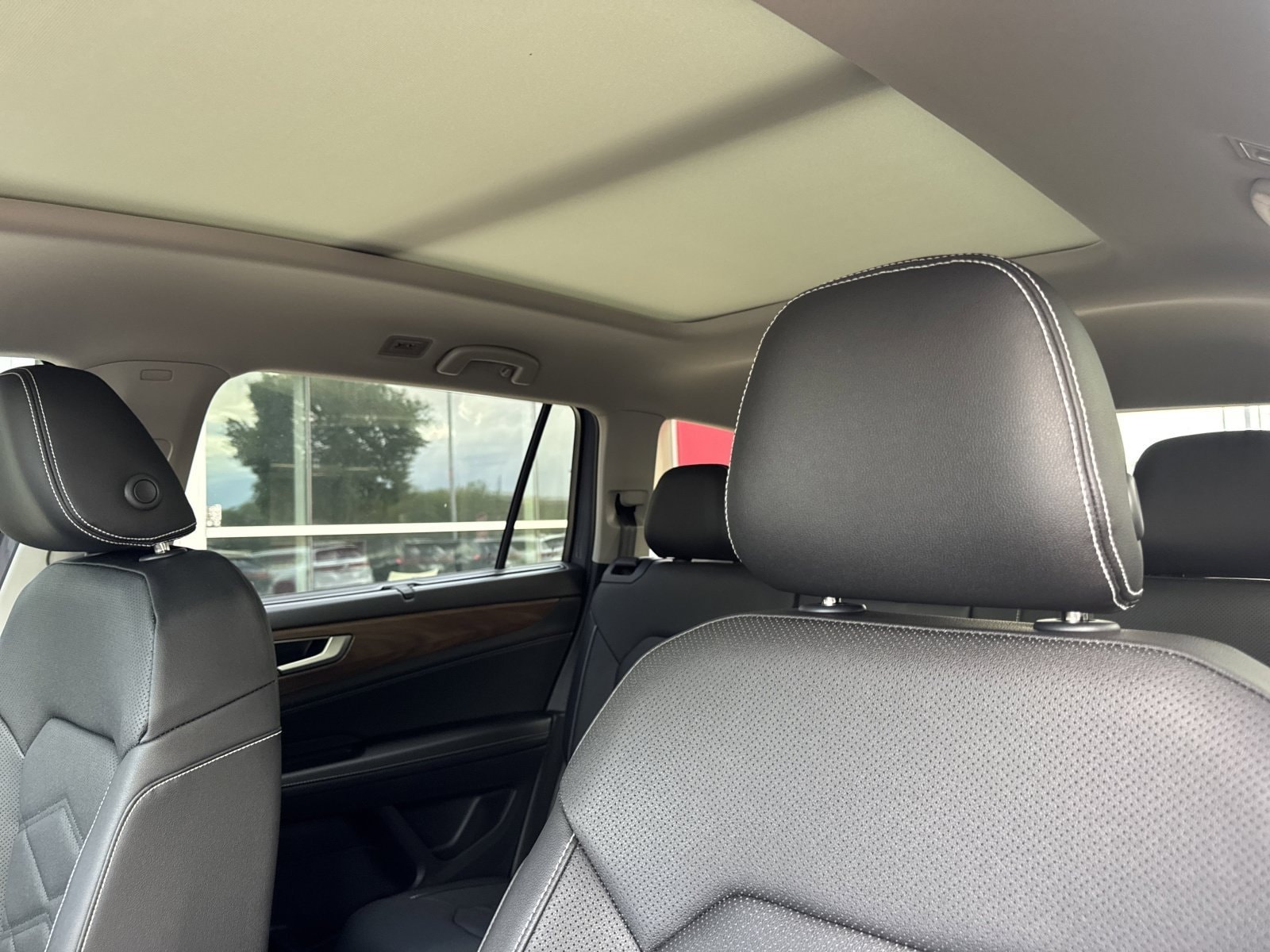 2026 Volkswagen Atlas SE w/Tech - Photo 18