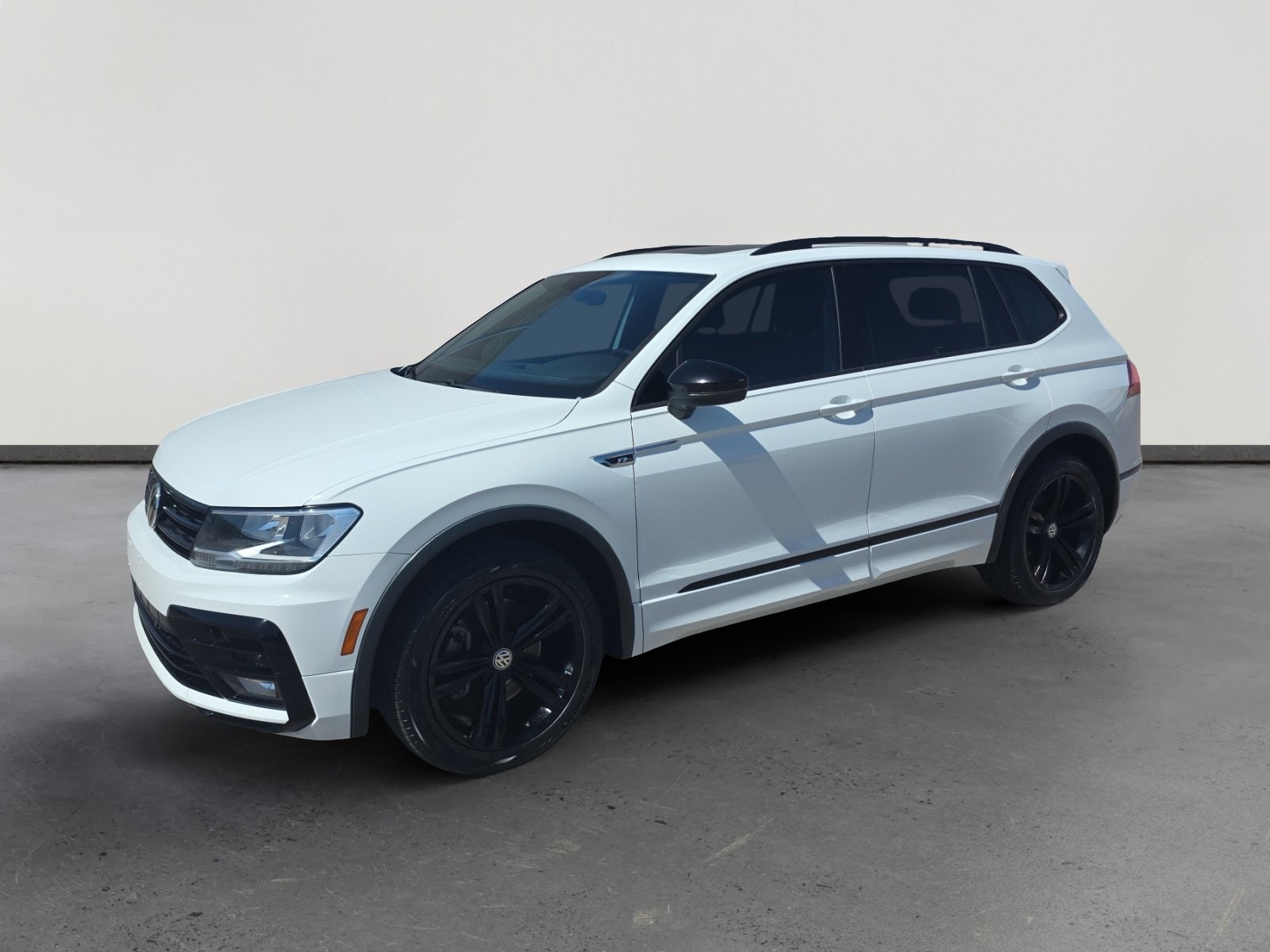 2019 Volkswagen Tiguan 2.0T SEL R-Line's photo