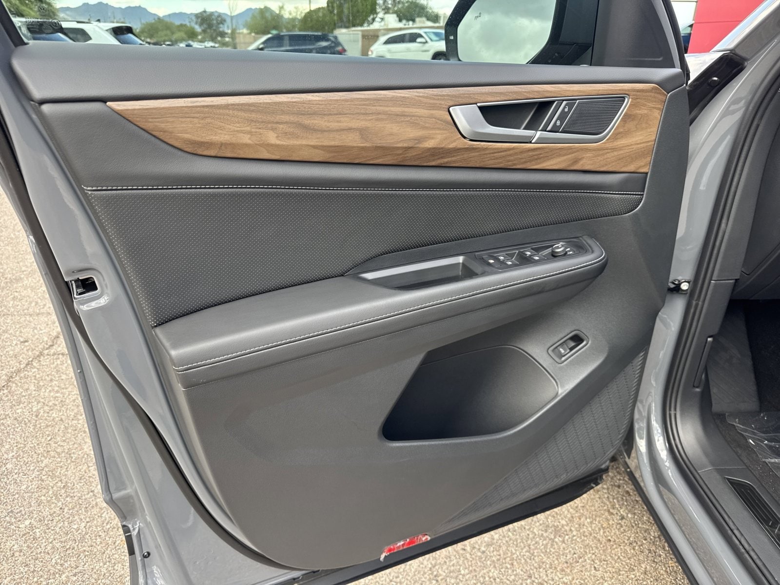 2026 Volkswagen Atlas SE w/Tech - Photo 14
