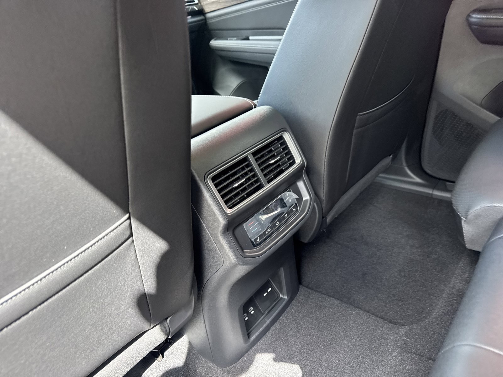 2026 Volkswagen Atlas SEL Premium R-Line - Photo 23