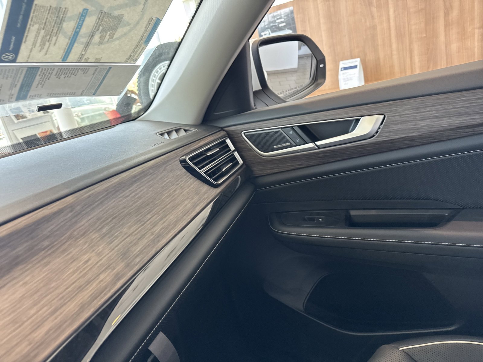 2026 Volkswagen Atlas SEL Premium R-Line - Photo 32