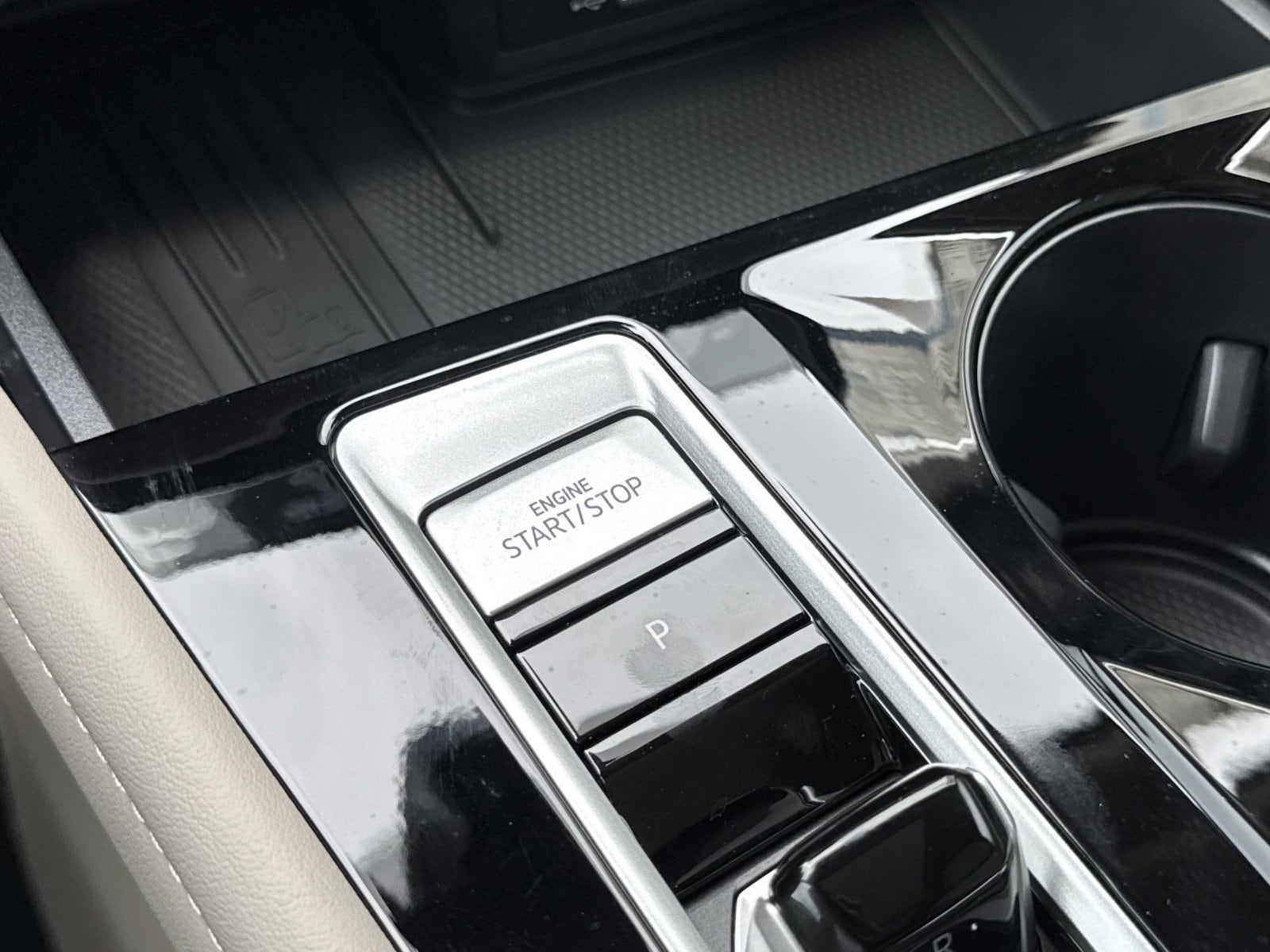 2025 Volkswagen Atlas SE w/Tech - Photo 26