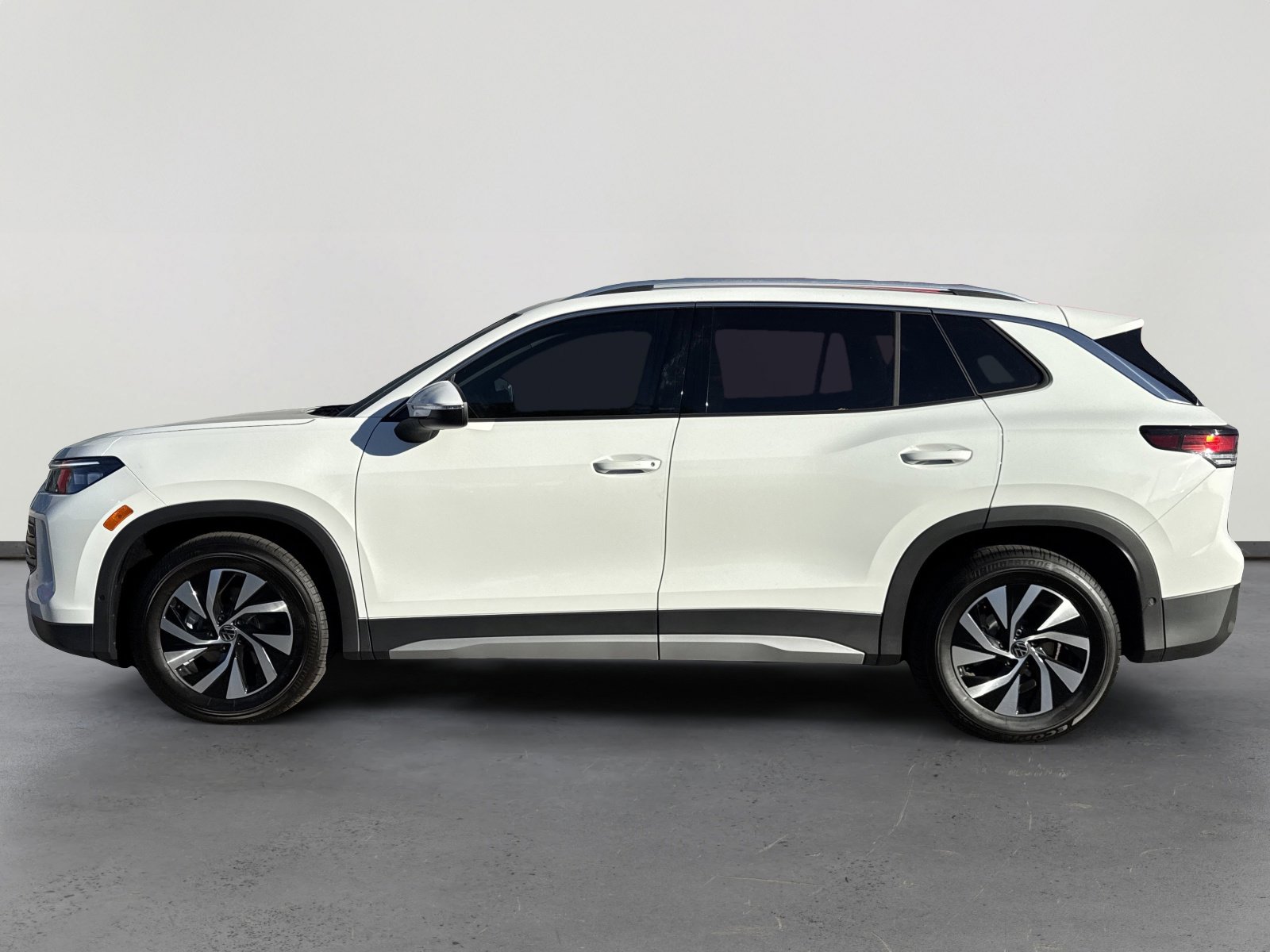 2026 Volkswagen Tiguan S photo 3