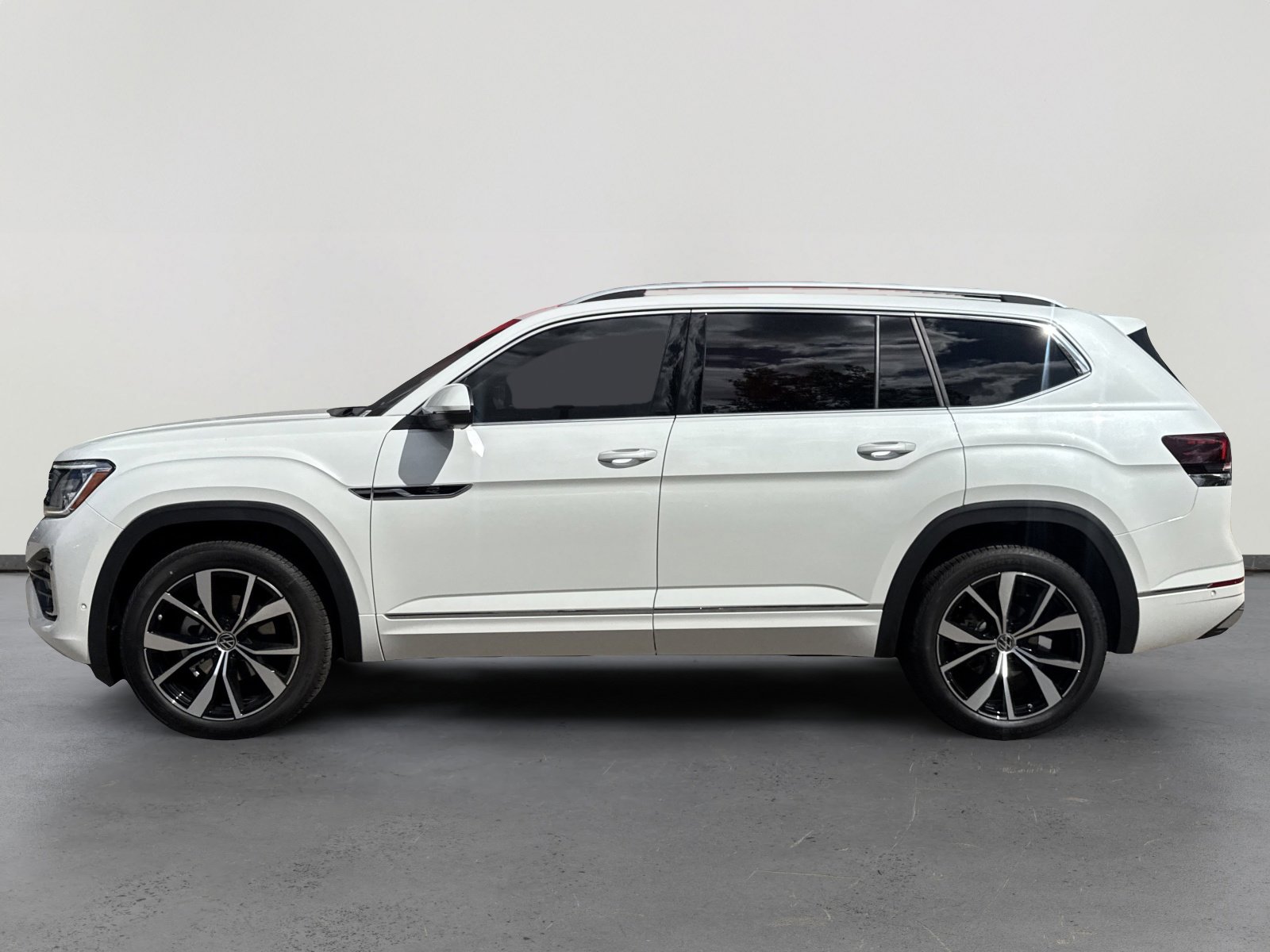 2026 Volkswagen Atlas SEL Premium R-Line photo 2