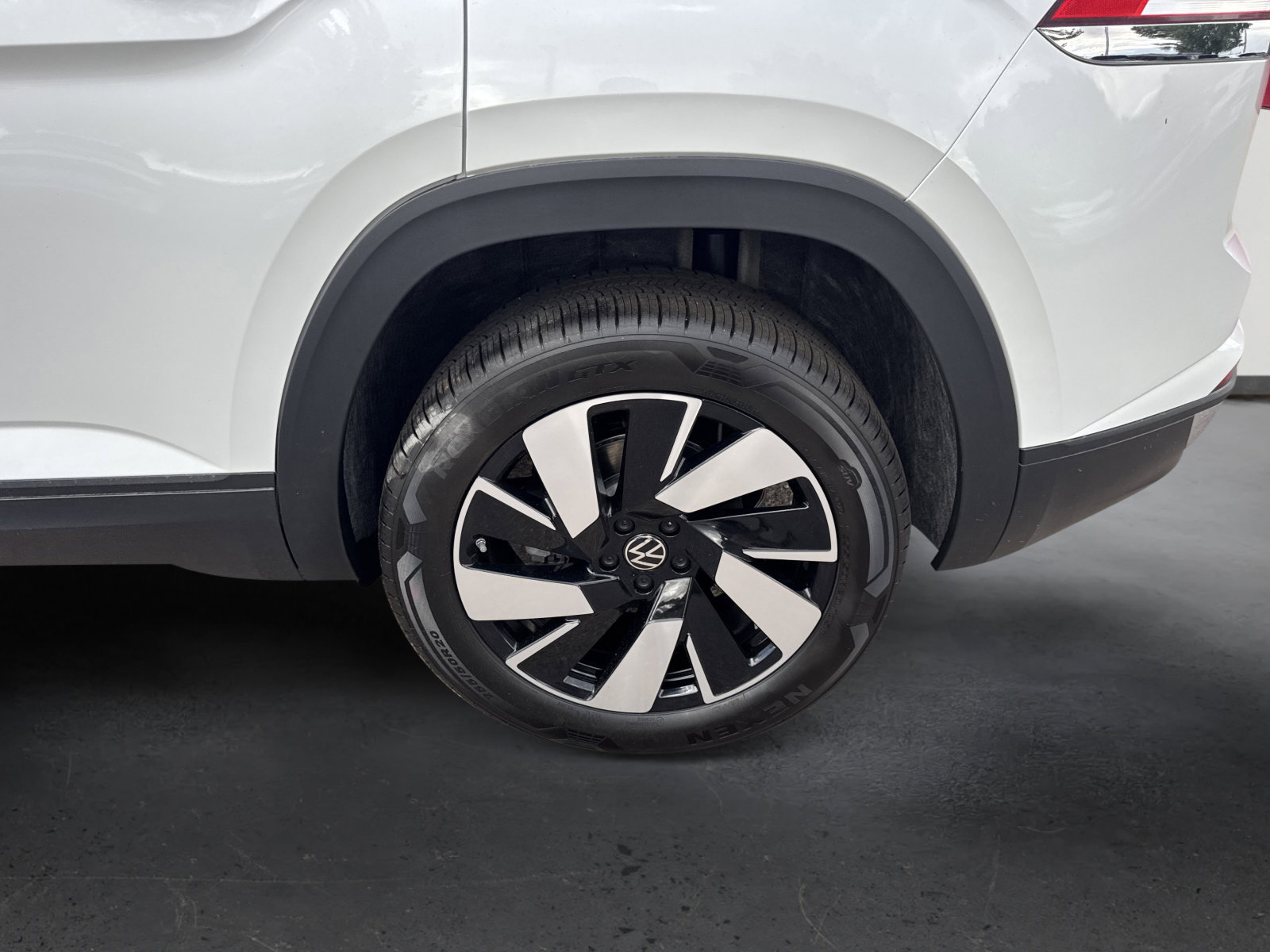 2026 Volkswagen Atlas Cross Sport SE w/Tech - Photo 11