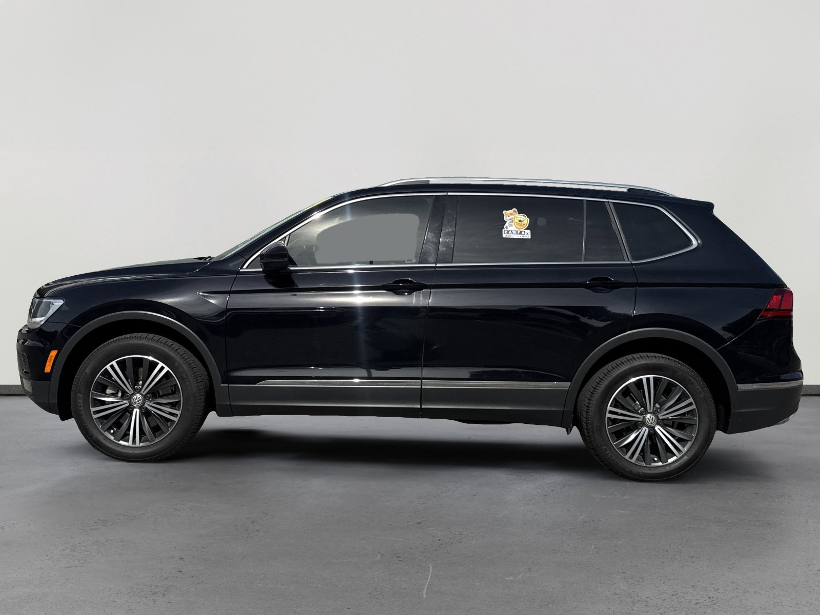 2019 Volkswagen Tiguan SEL photo 2
