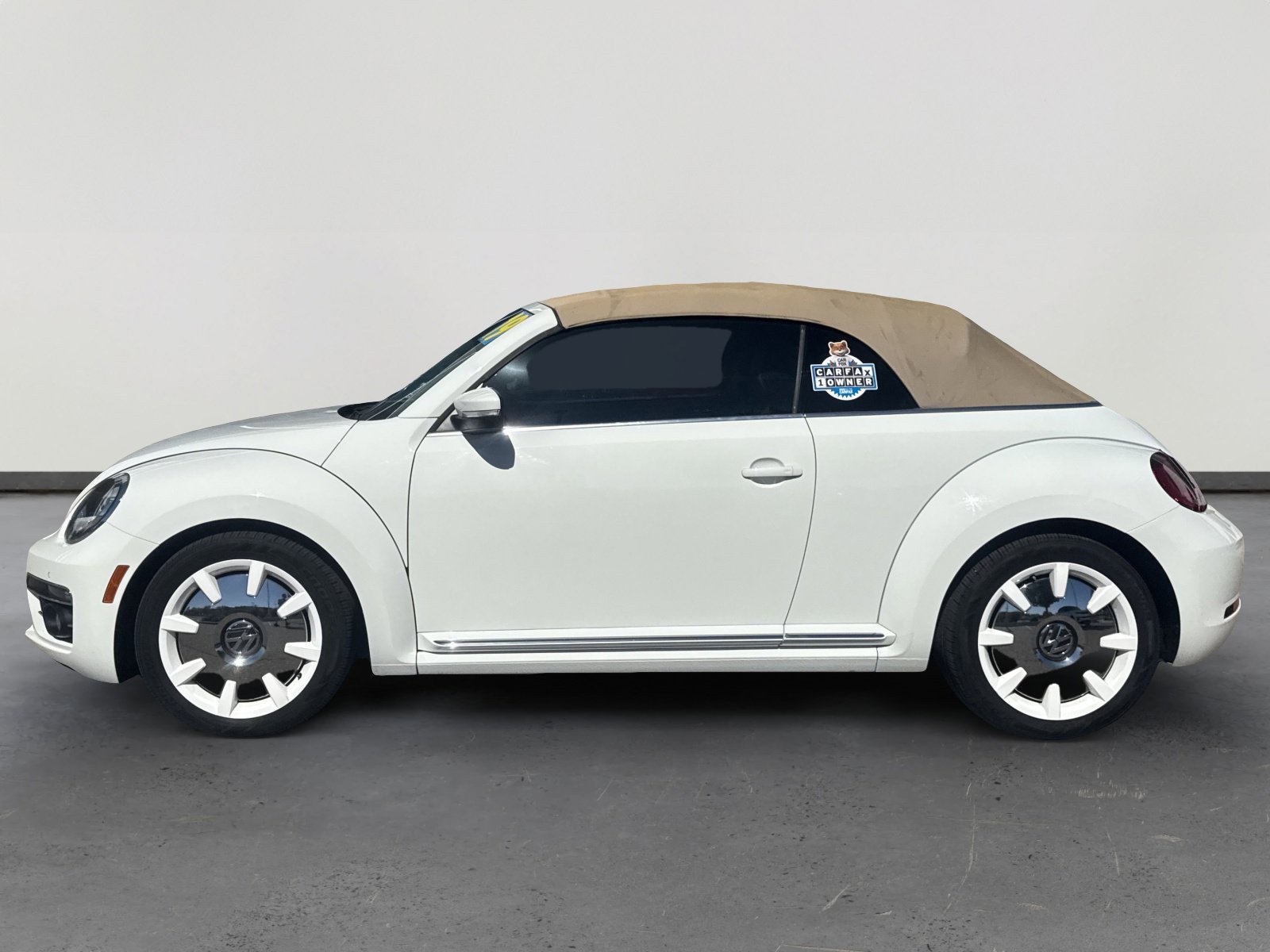 2019 Volkswagen Beetle Final Edition SEL Convertible photo 3