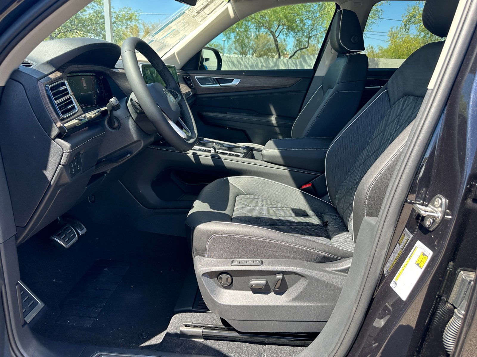 2025 Volkswagen Atlas SEL Premium R-Line - Photo 15