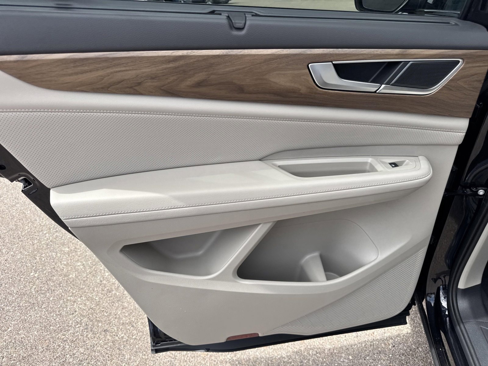 2025 Volkswagen Atlas SE w/Tech - Photo 22