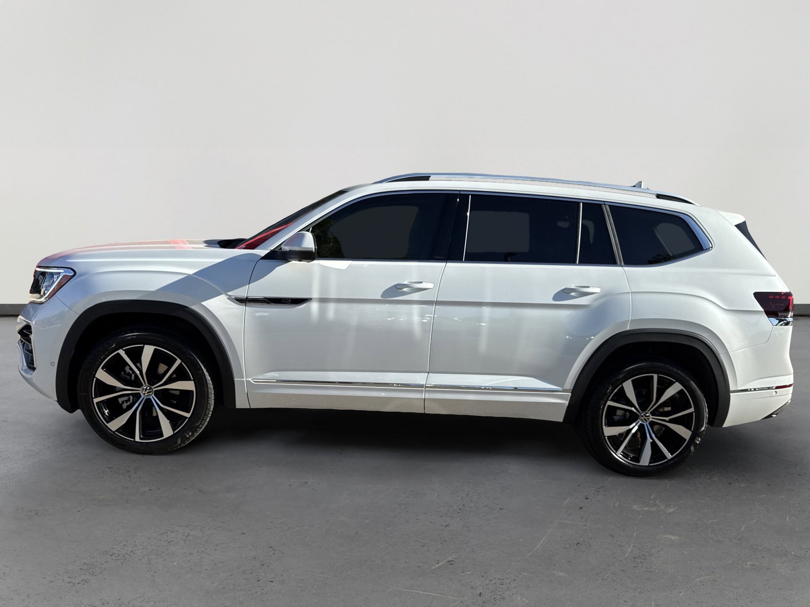 2026 Volkswagen Atlas SEL Premium R-Line photo 2