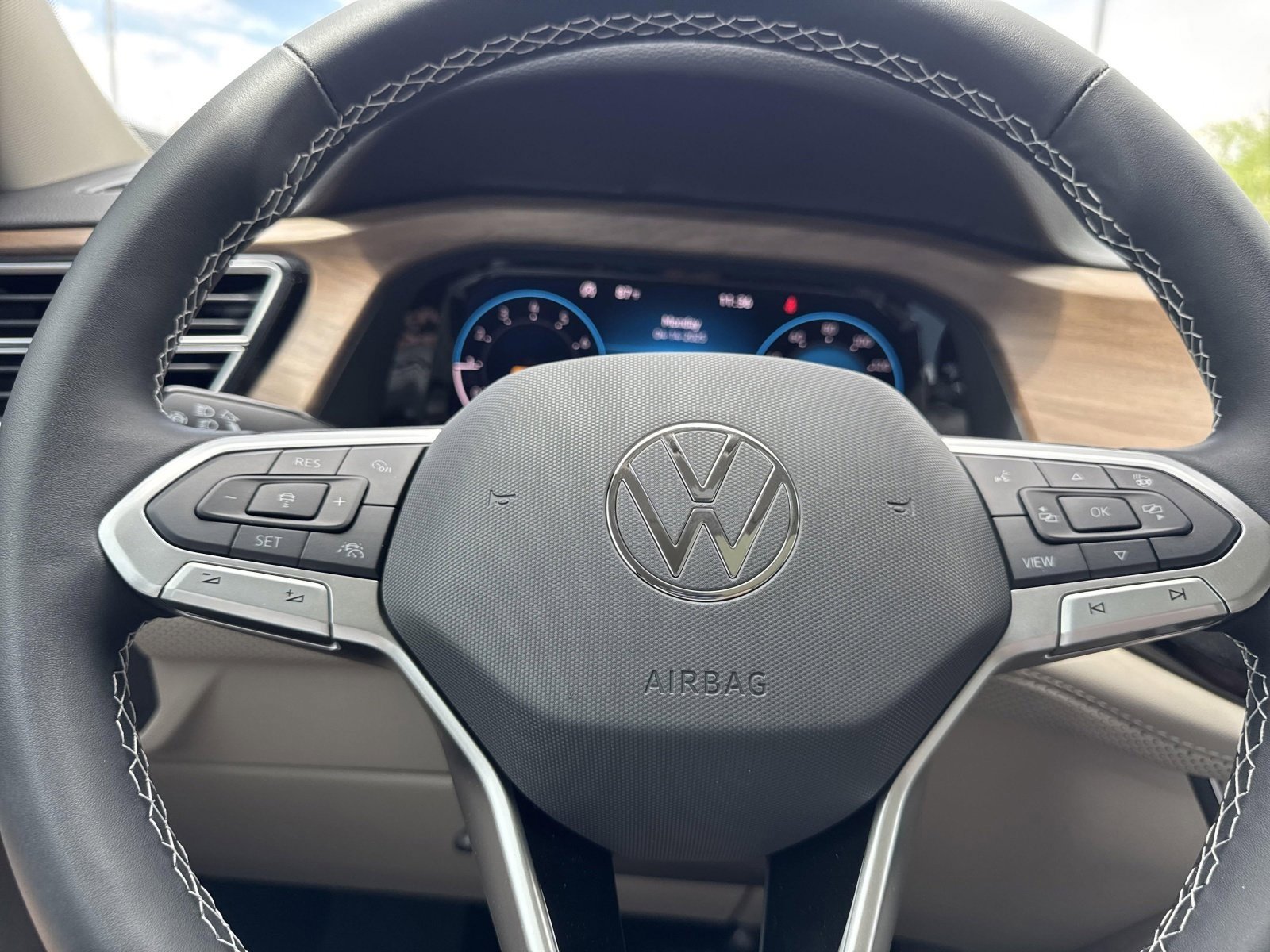 2025 Volkswagen Atlas SE w/Tech - Photo 30