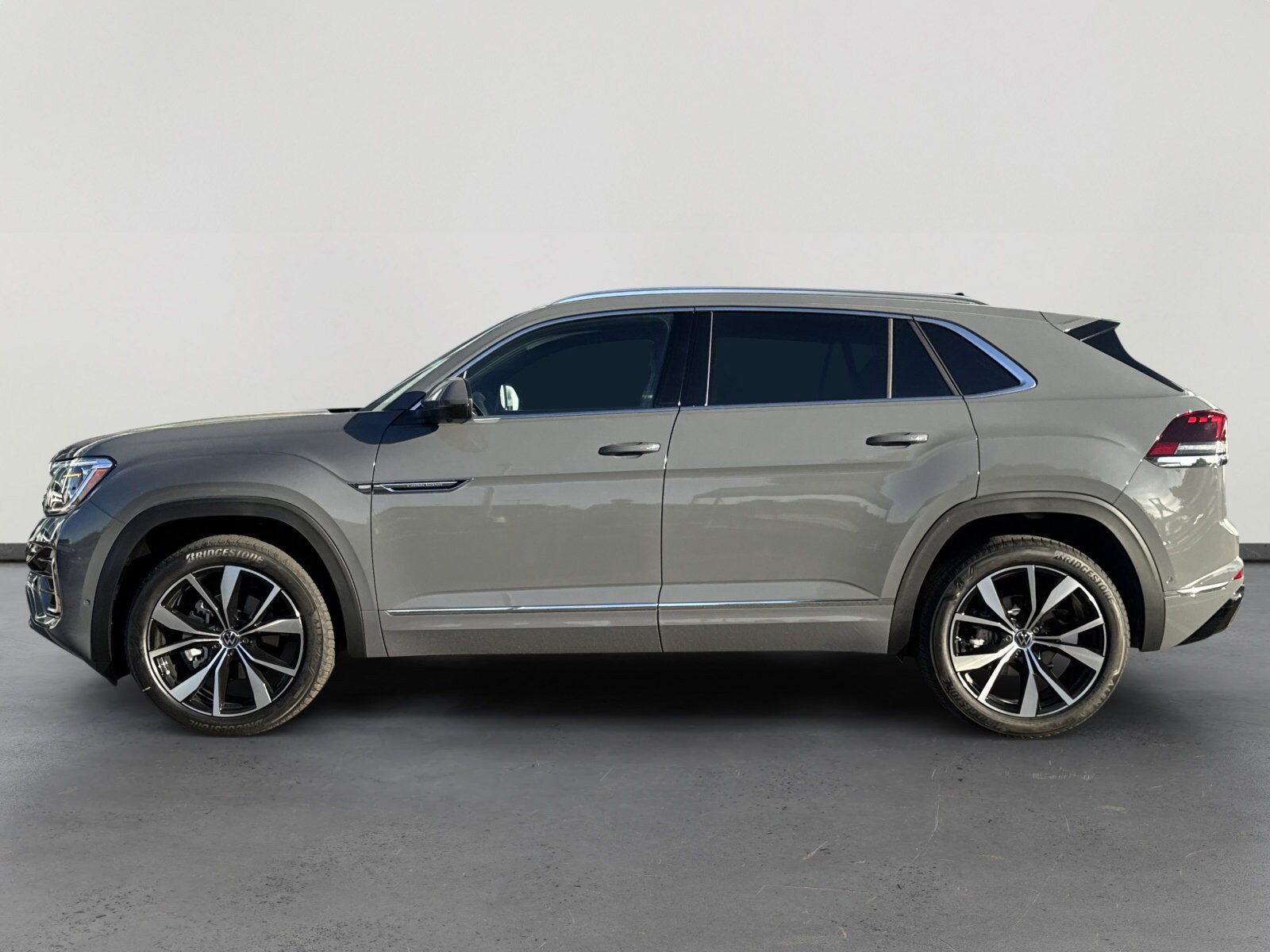 2026 Volkswagen Atlas Cross Sport SEL Premium R-Line photo 3