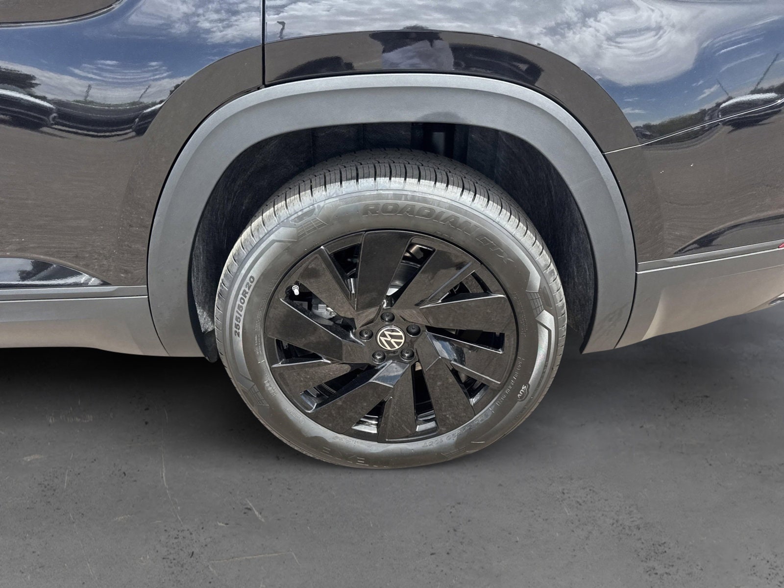 2025 Volkswagen Atlas SE w/Tech - Photo 10