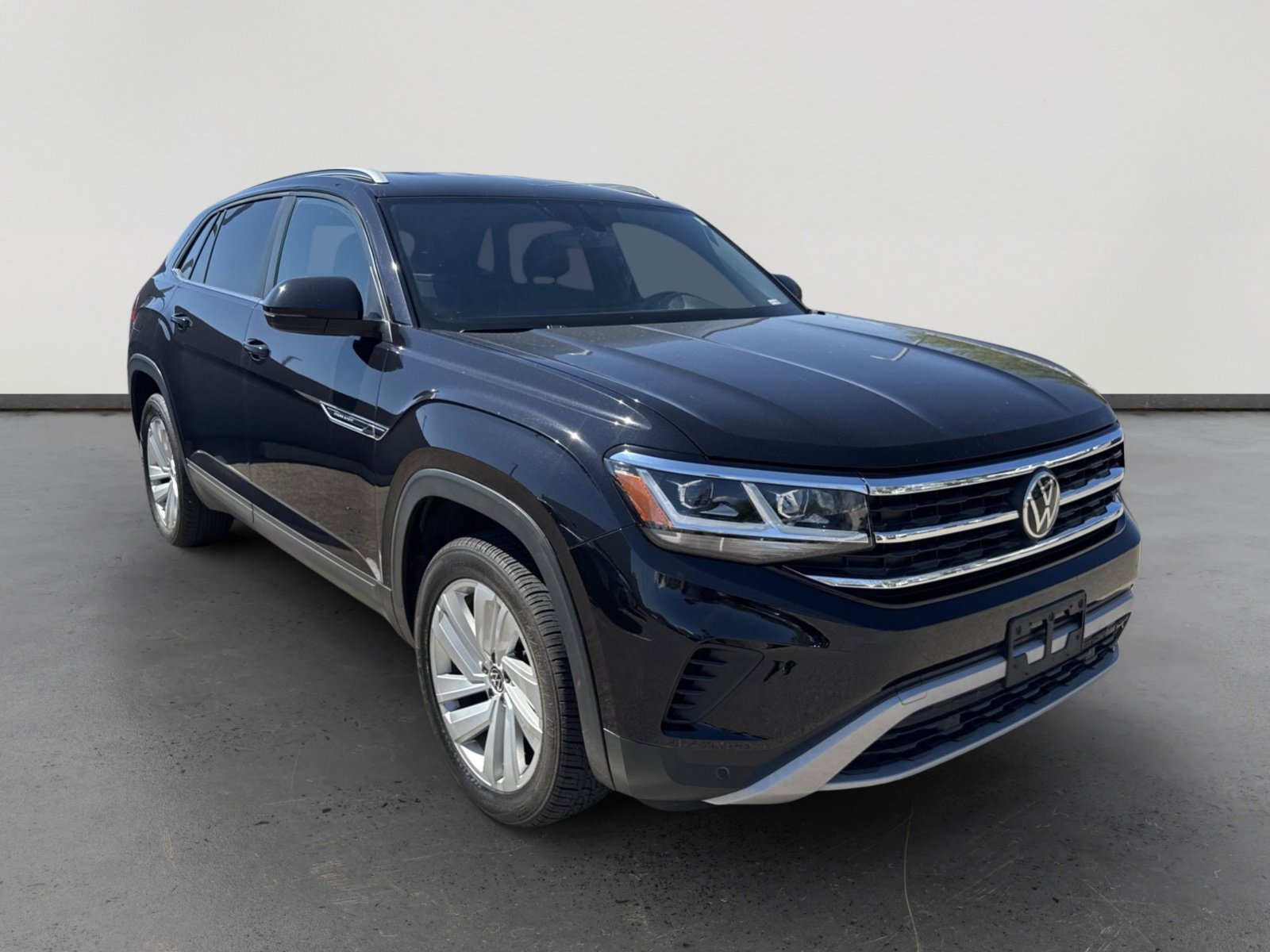 2022 Volkswagen Atlas Cross Sport V6 SE Technology photo 3