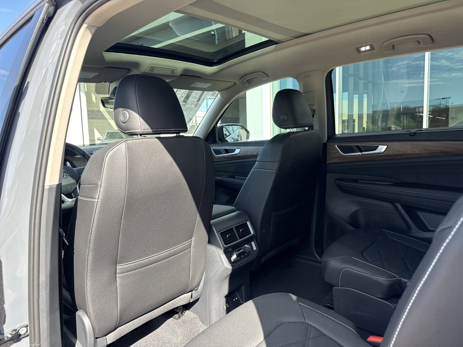 2026 Volkswagen Atlas SE w/Tech - Photo 20