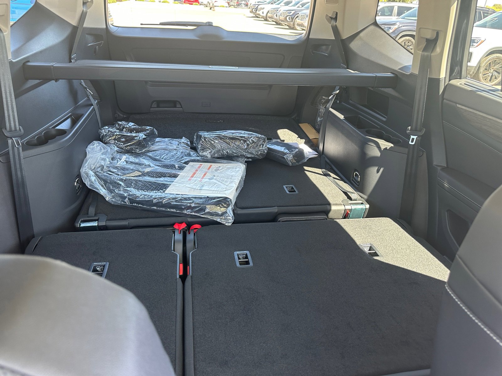 2025 Volkswagen Atlas SEL Premium R-Line - Photo 32