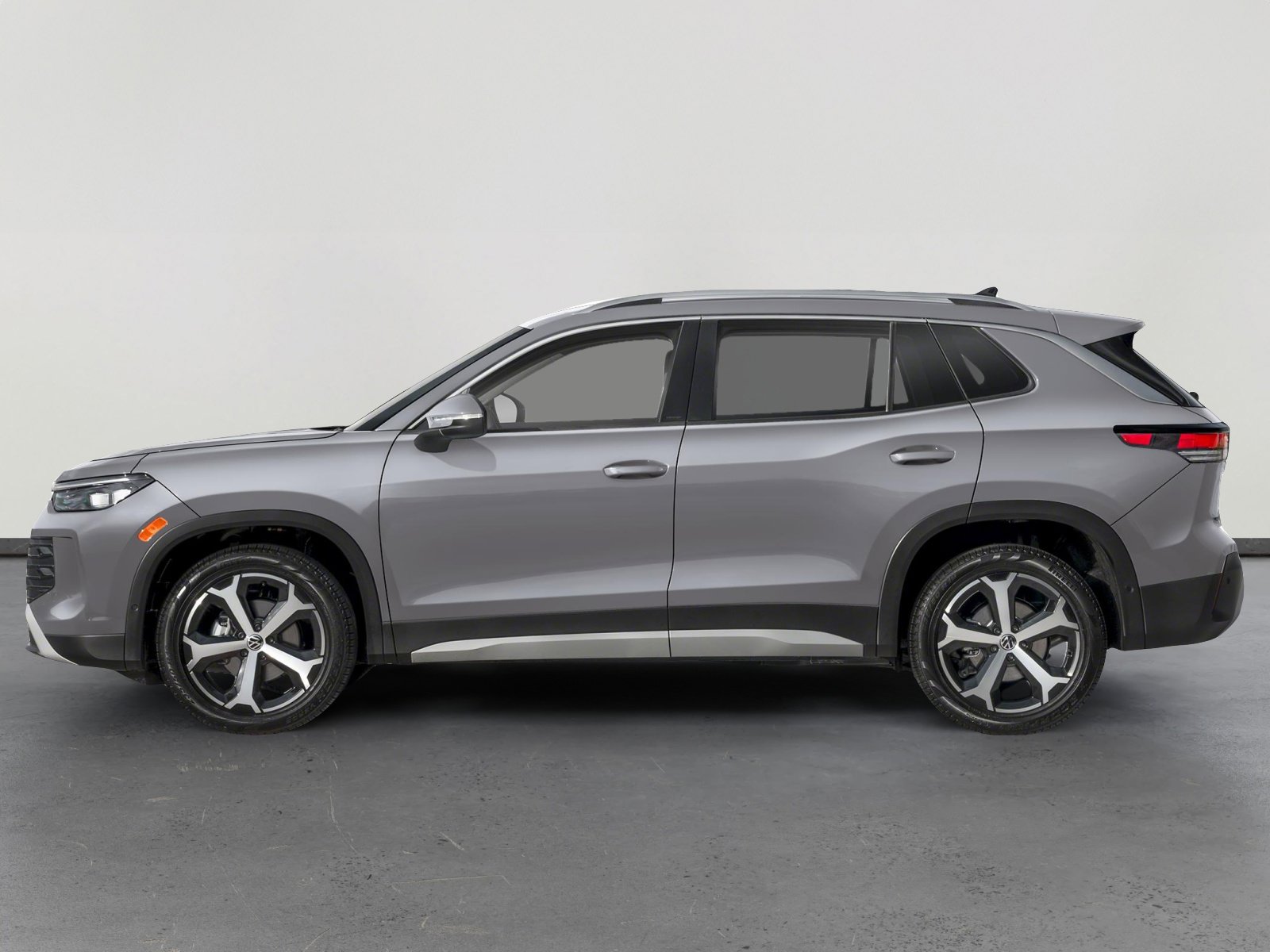 2026 Volkswagen Tiguan SE photo 3