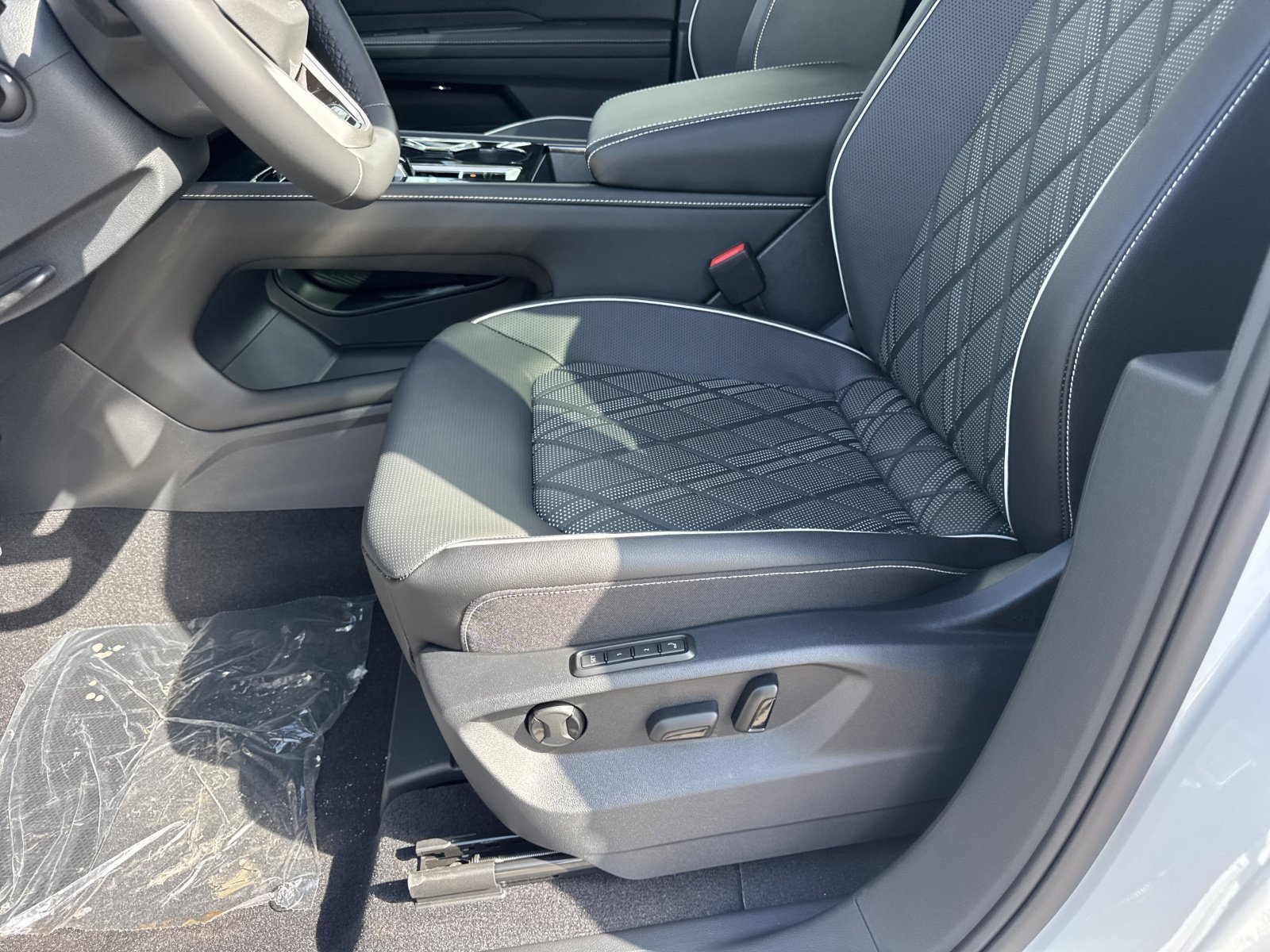 2026 Volkswagen Atlas SEL Premium R-Line - Photo 17