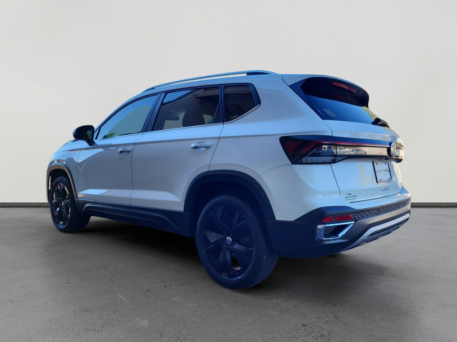 2025 Volkswagen Taos SE photo 3
