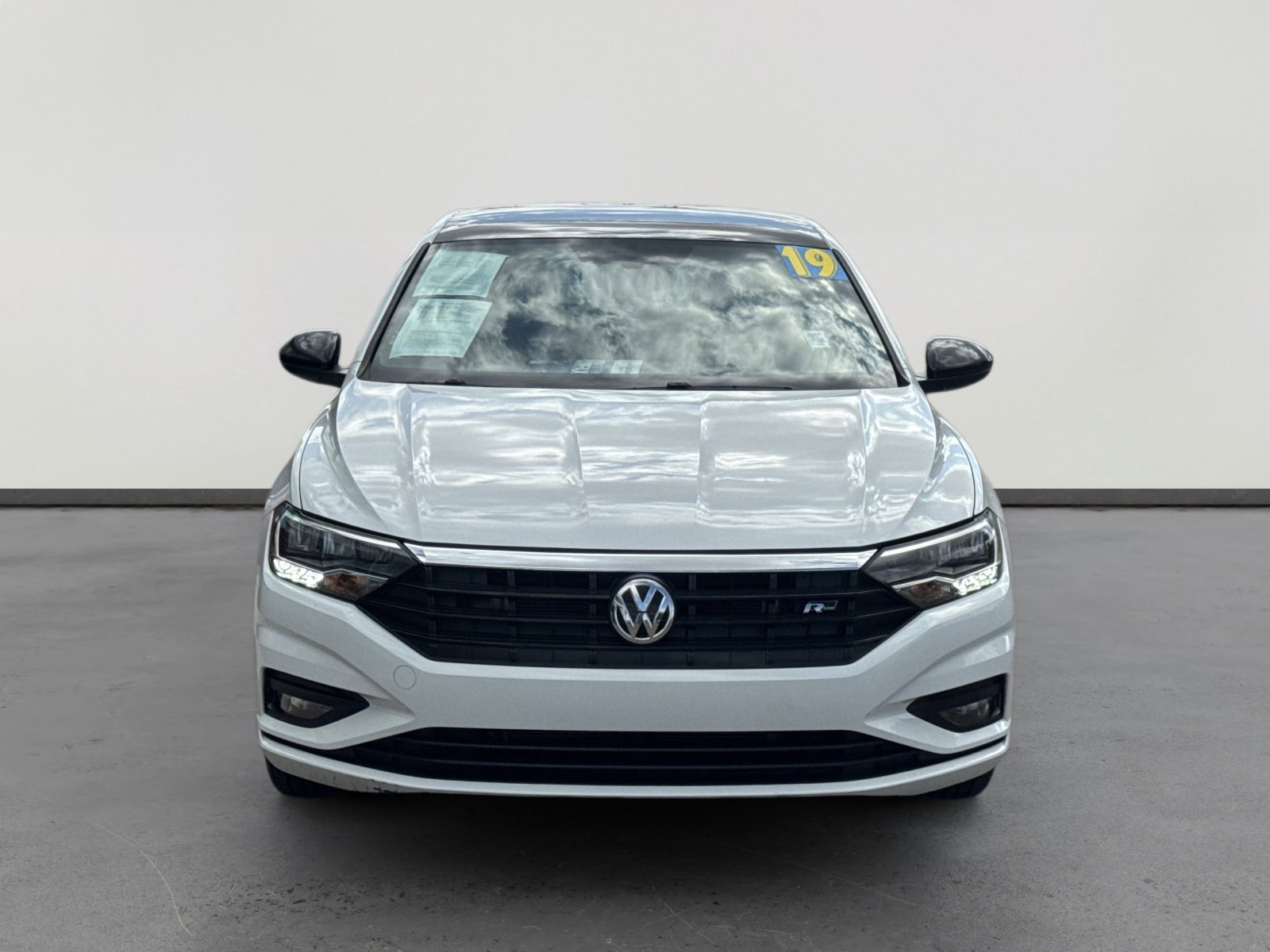 2019 Volkswagen Jetta R-Line photo 2