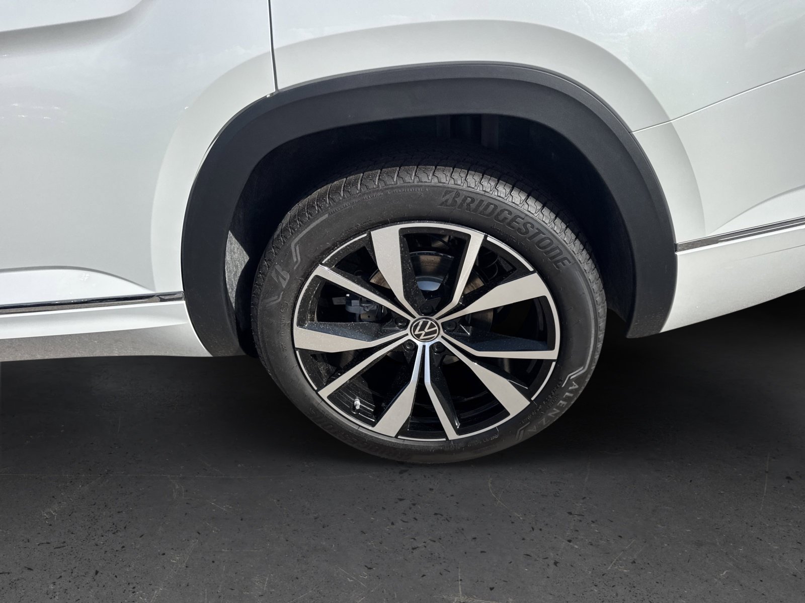 2026 Volkswagen Atlas SEL Premium R-Line - Photo 11