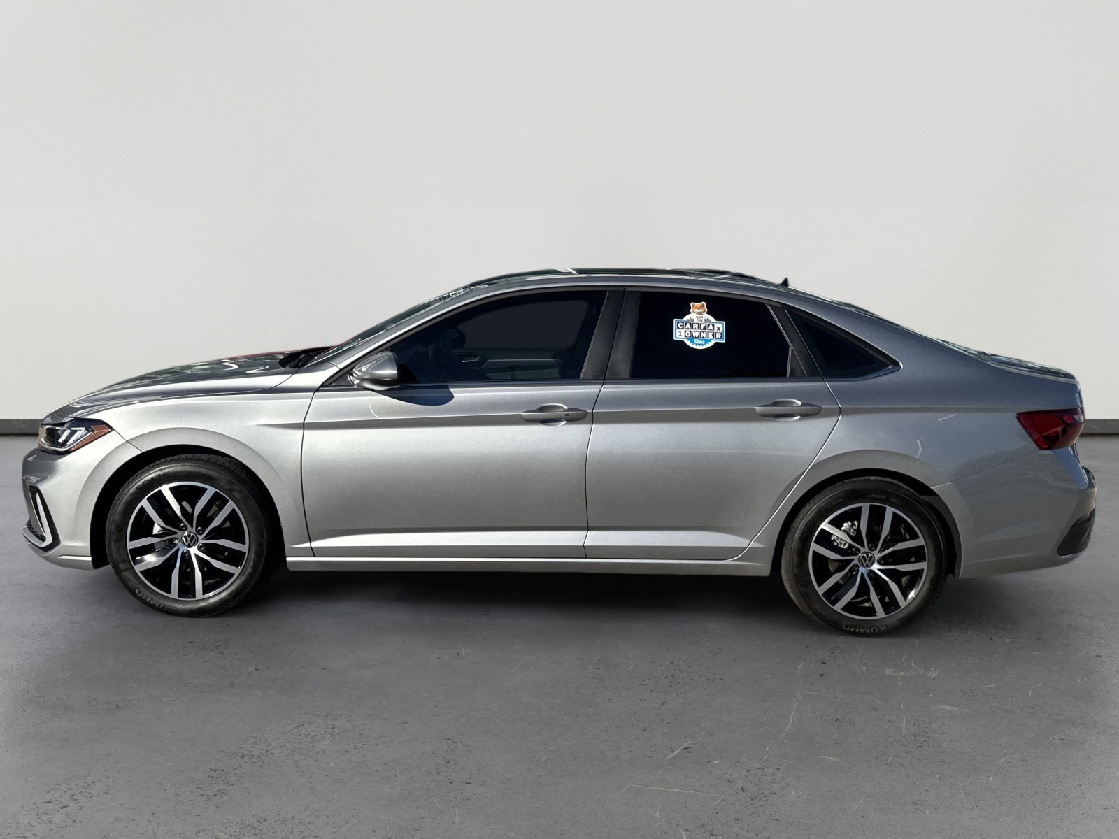 2025 Volkswagen Jetta SE photo 3