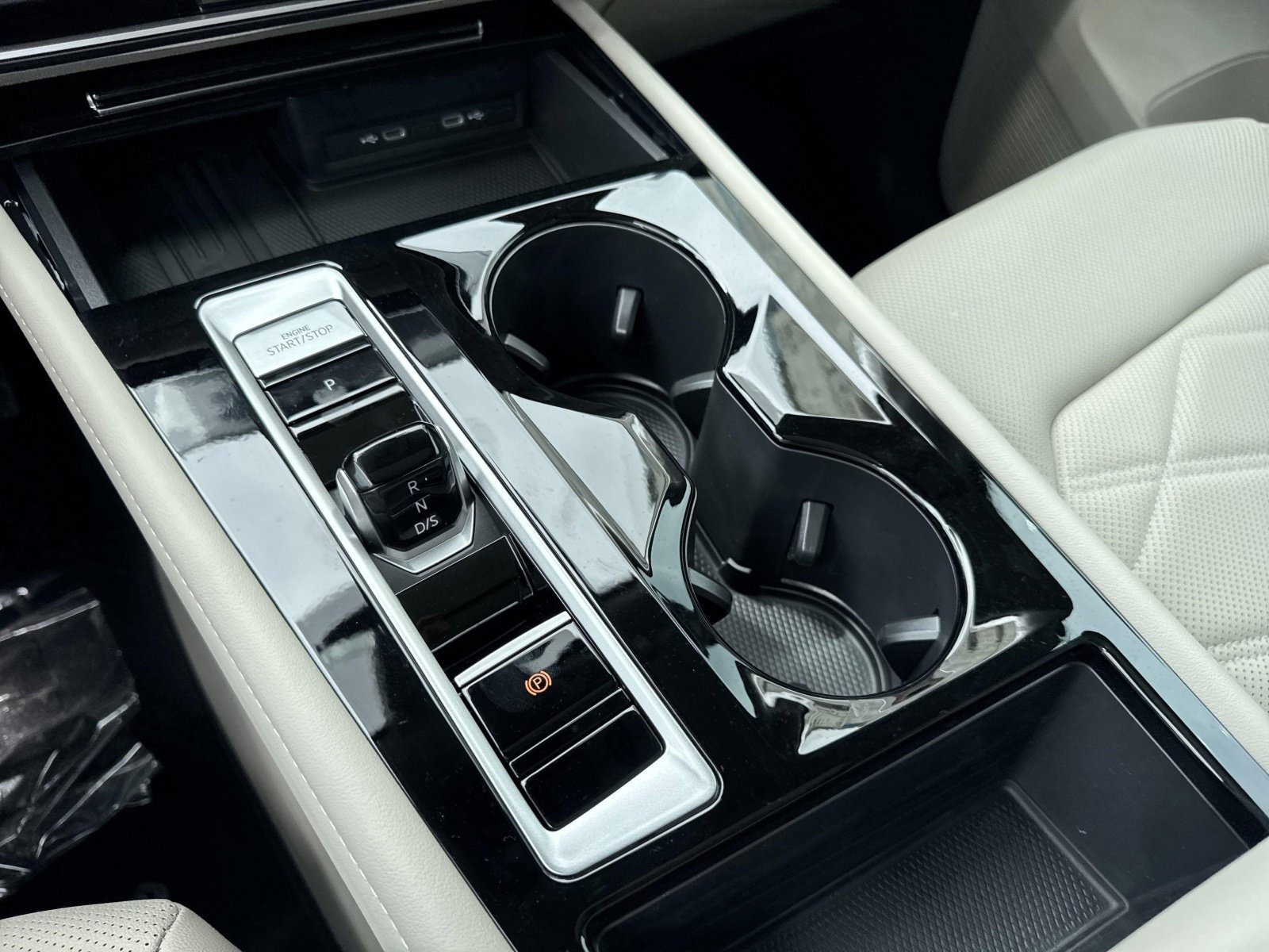 2025 Volkswagen Atlas SE w/Tech - Photo 25