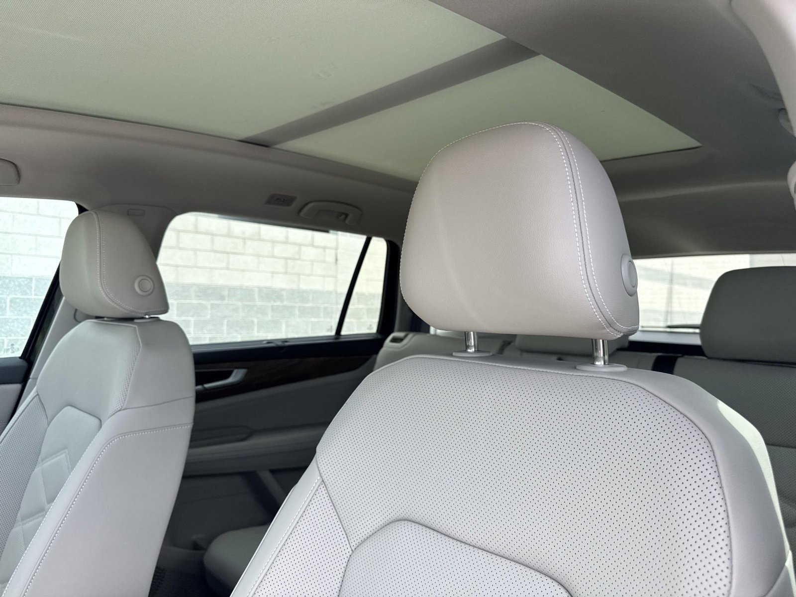 2025 Volkswagen Atlas SE w/Tech - Photo 17