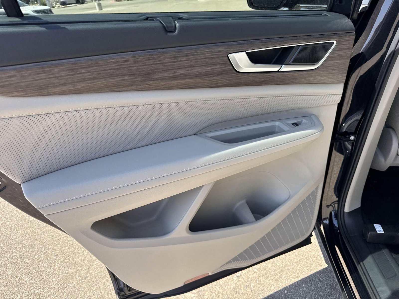 2025 Volkswagen Atlas SEL - Photo 21